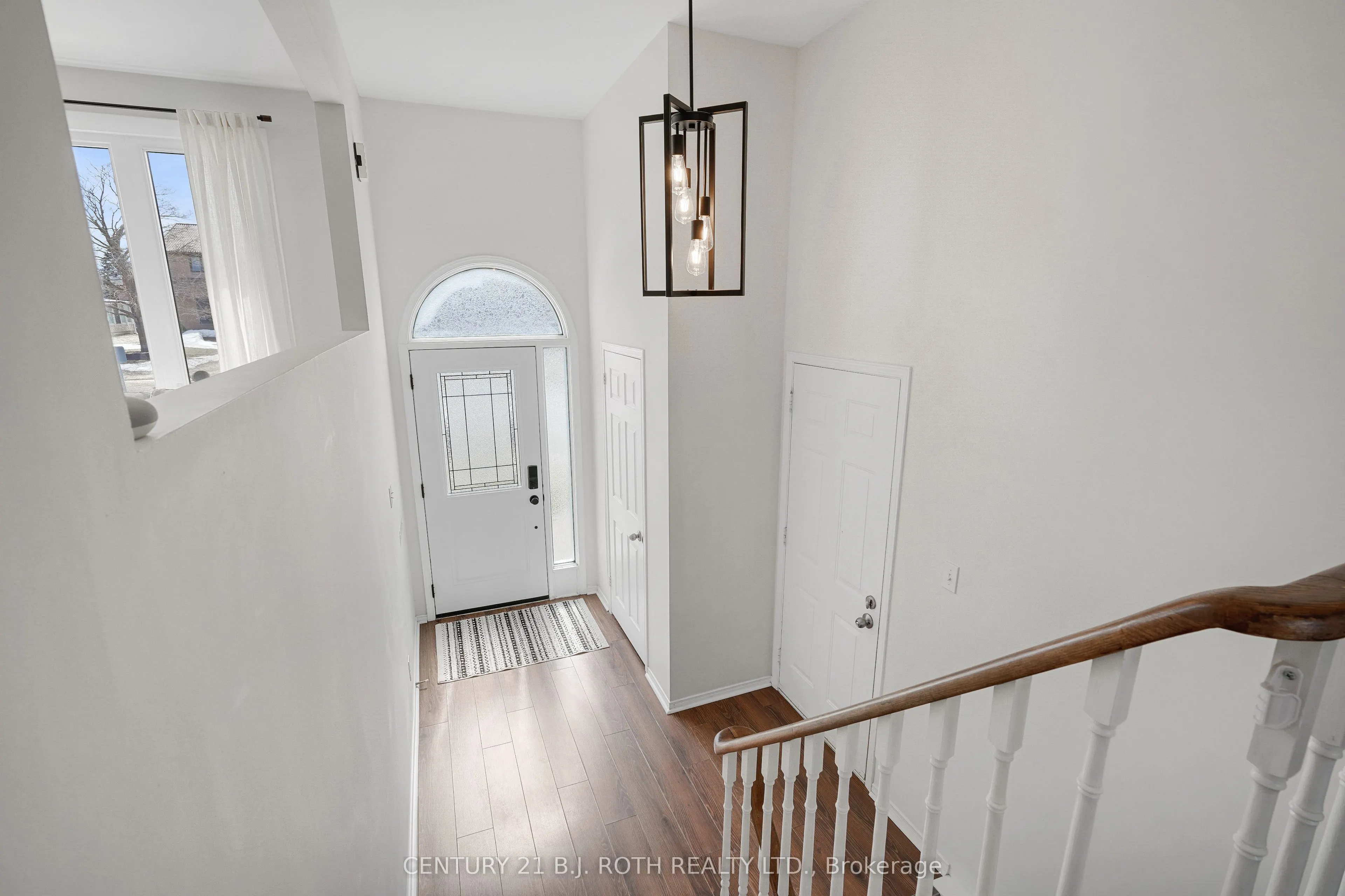 258 COLLEGIATE Drive