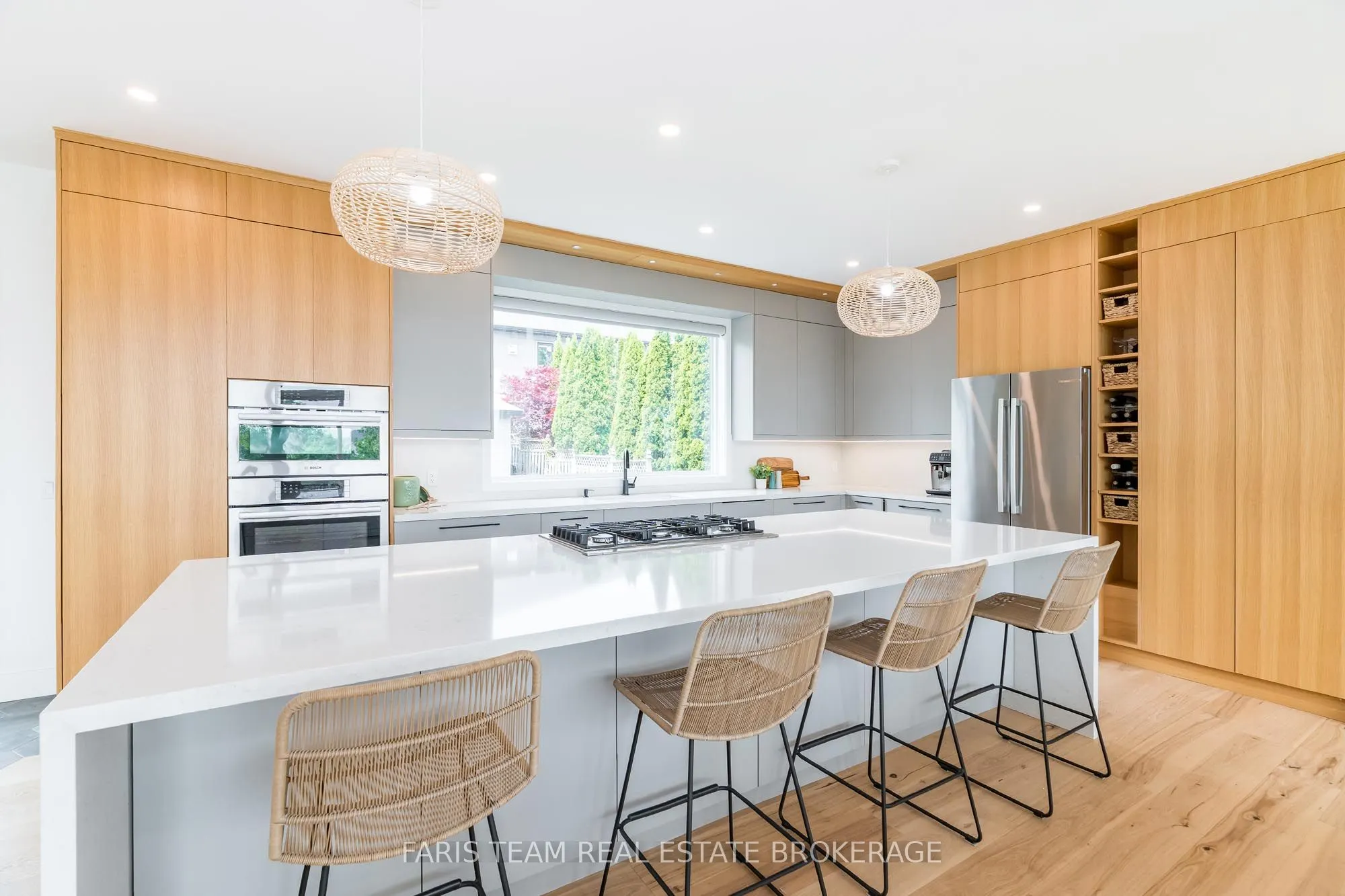 202 Kempenfelt Drive