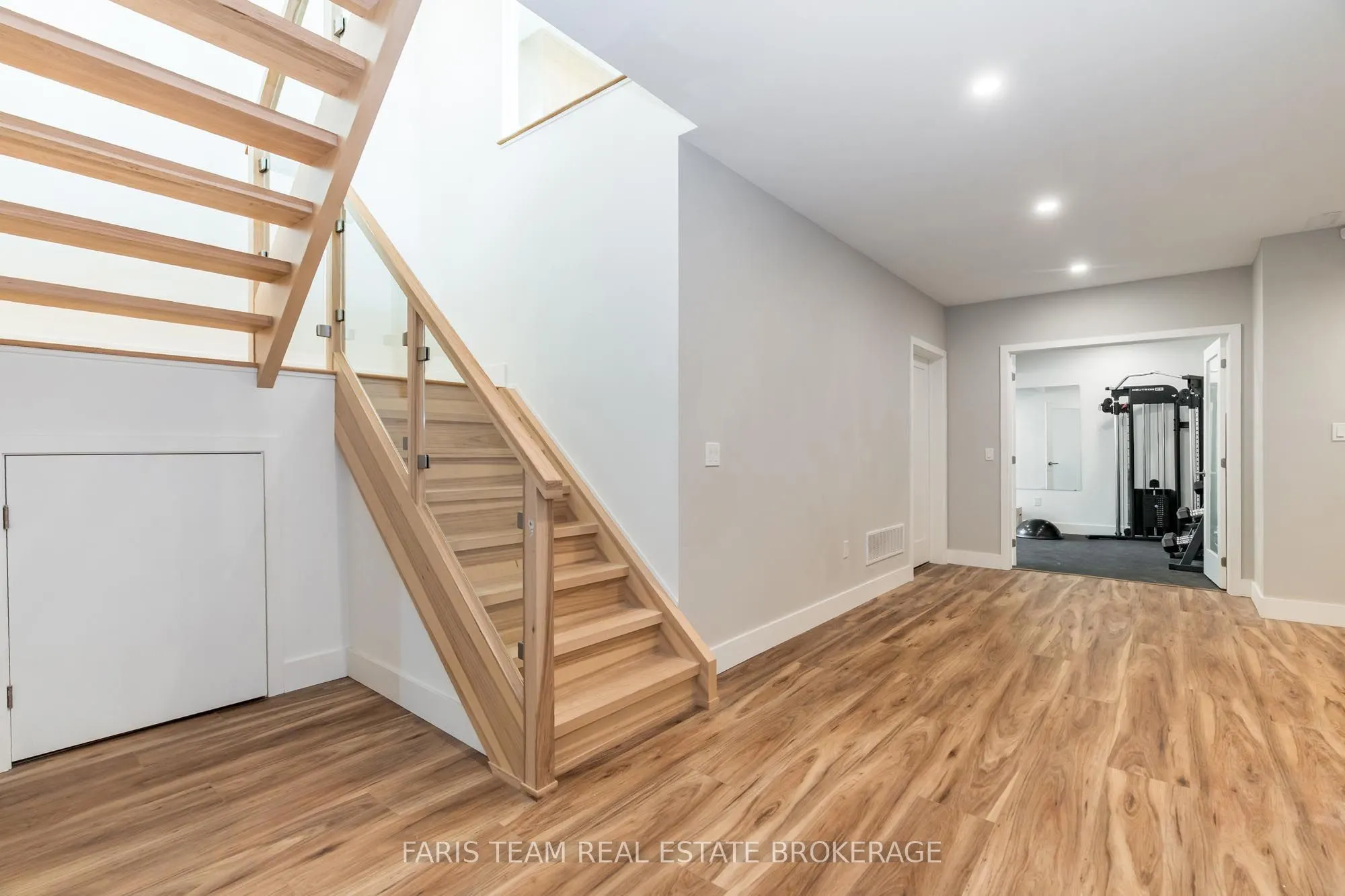 202 Kempenfelt Drive