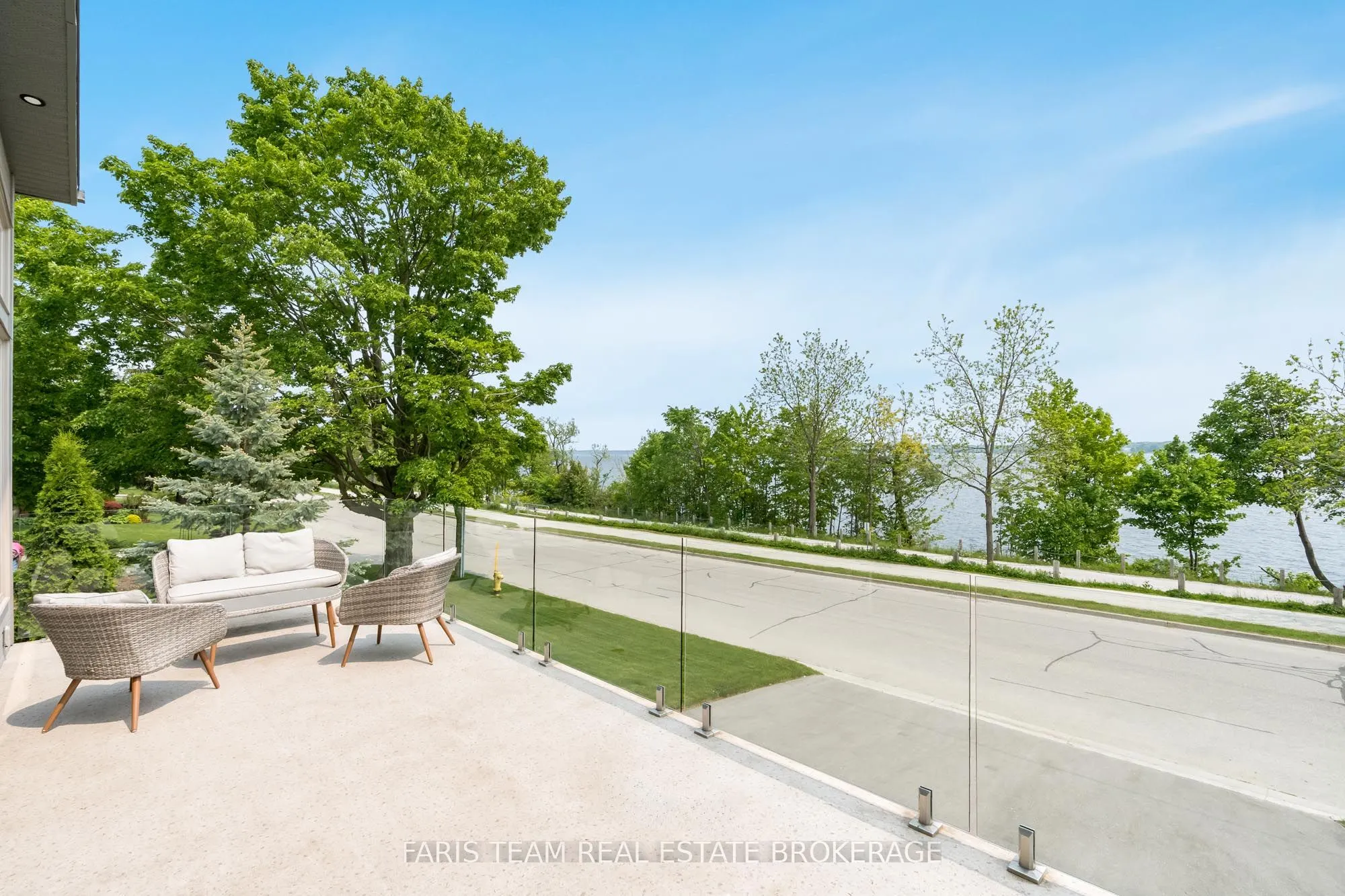 202 Kempenfelt Drive