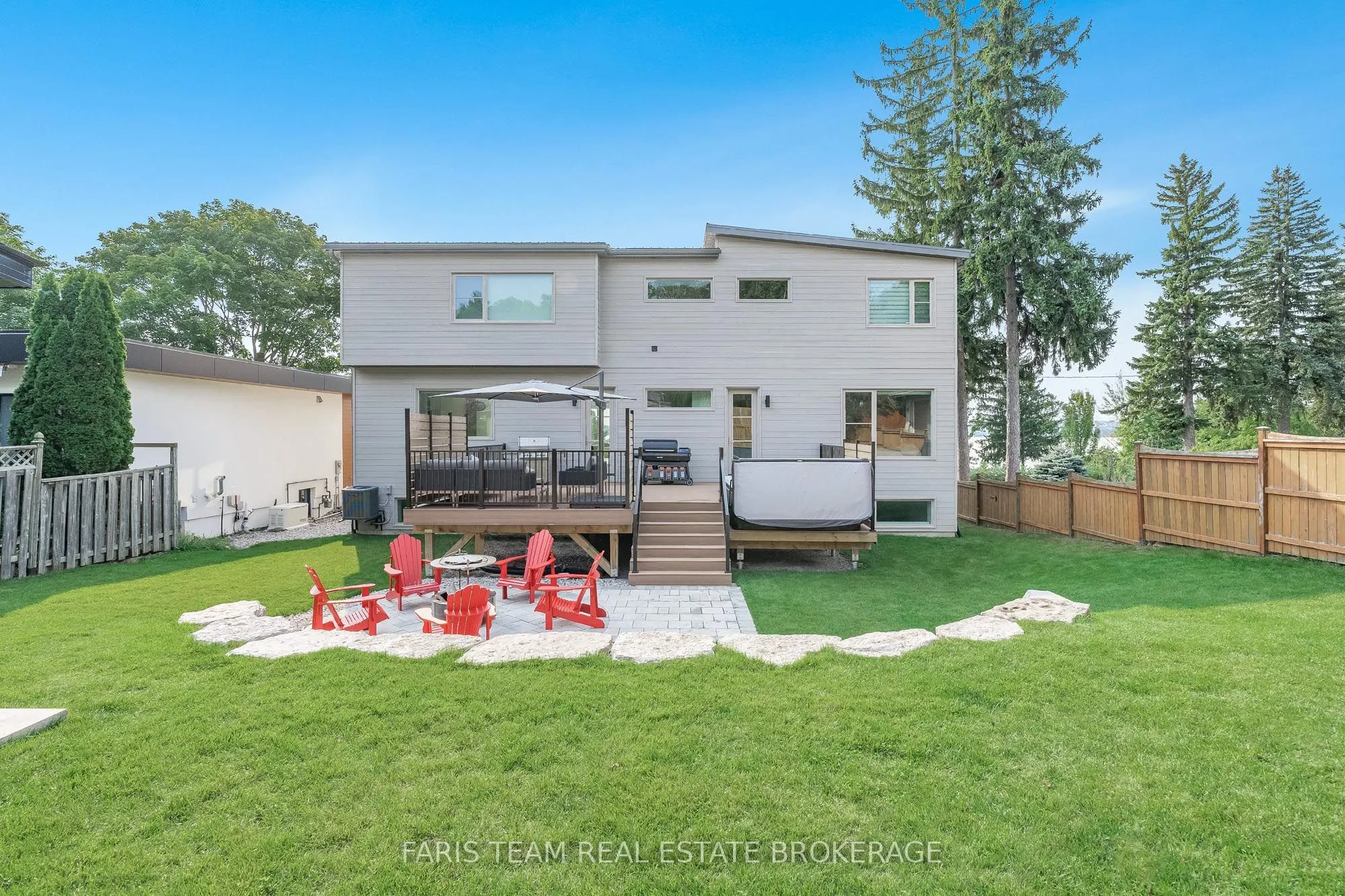 202 Kempenfelt Drive