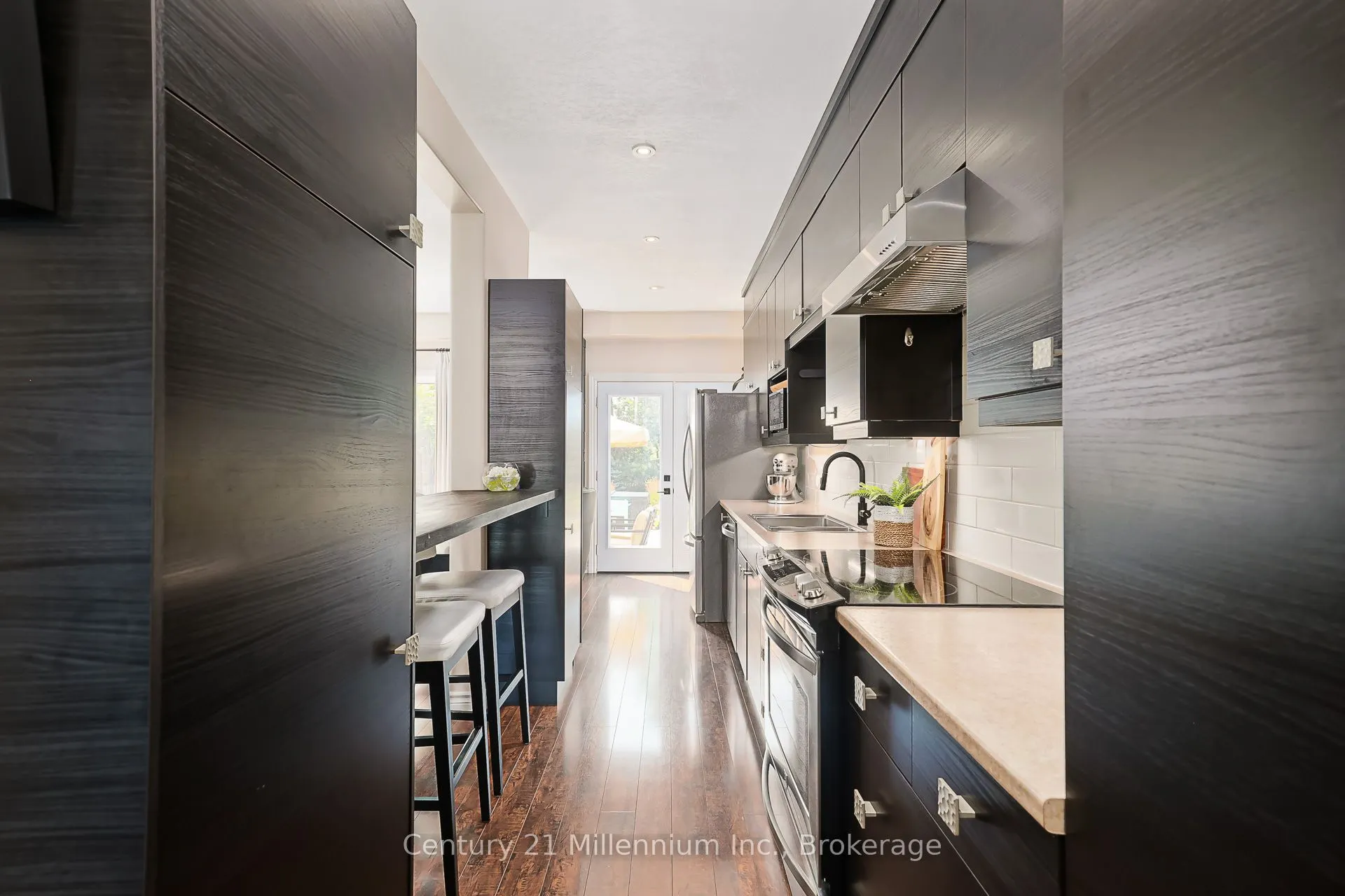 14 Thomas Drive