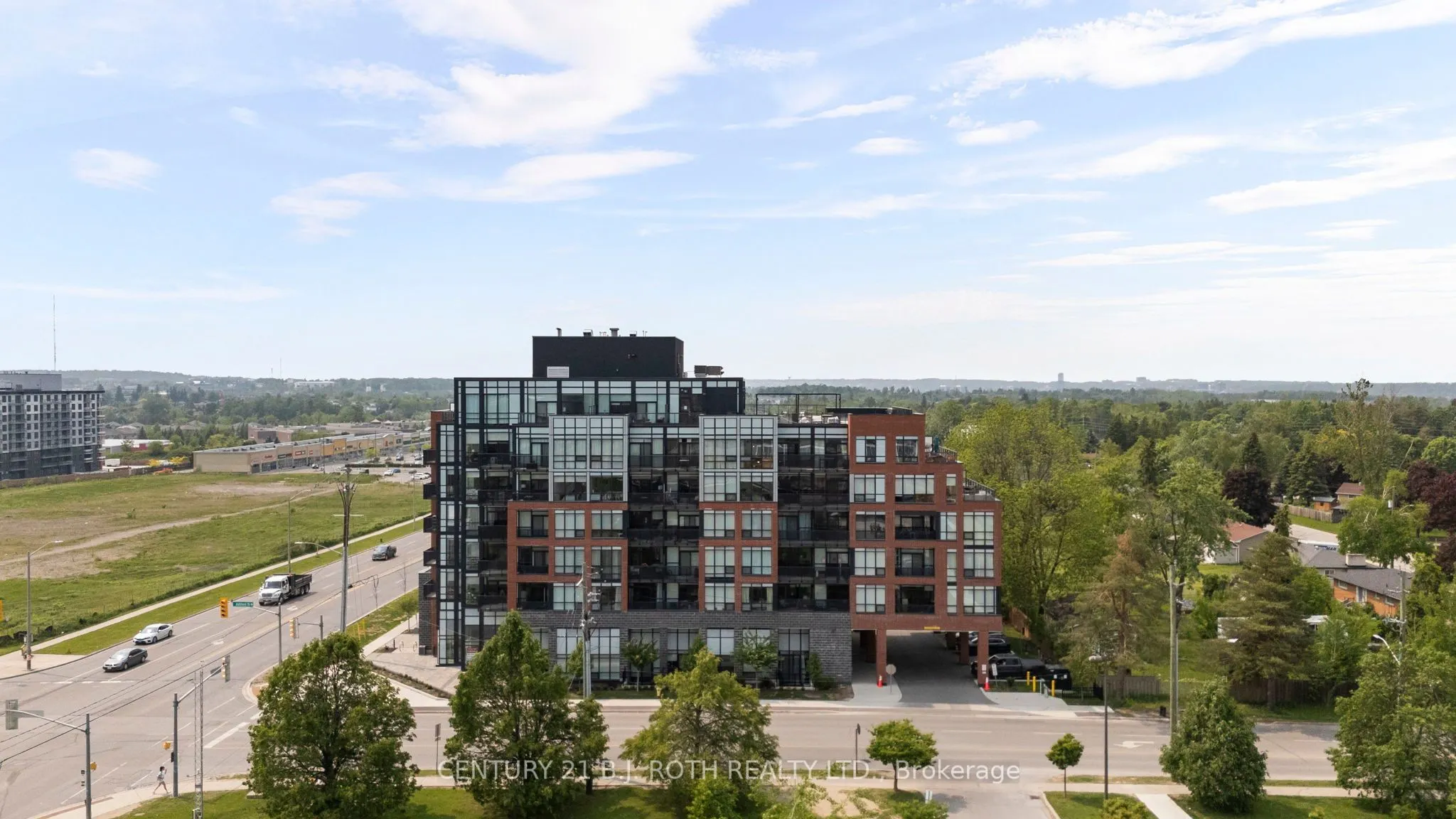 PH 681 YONGE Street, #720