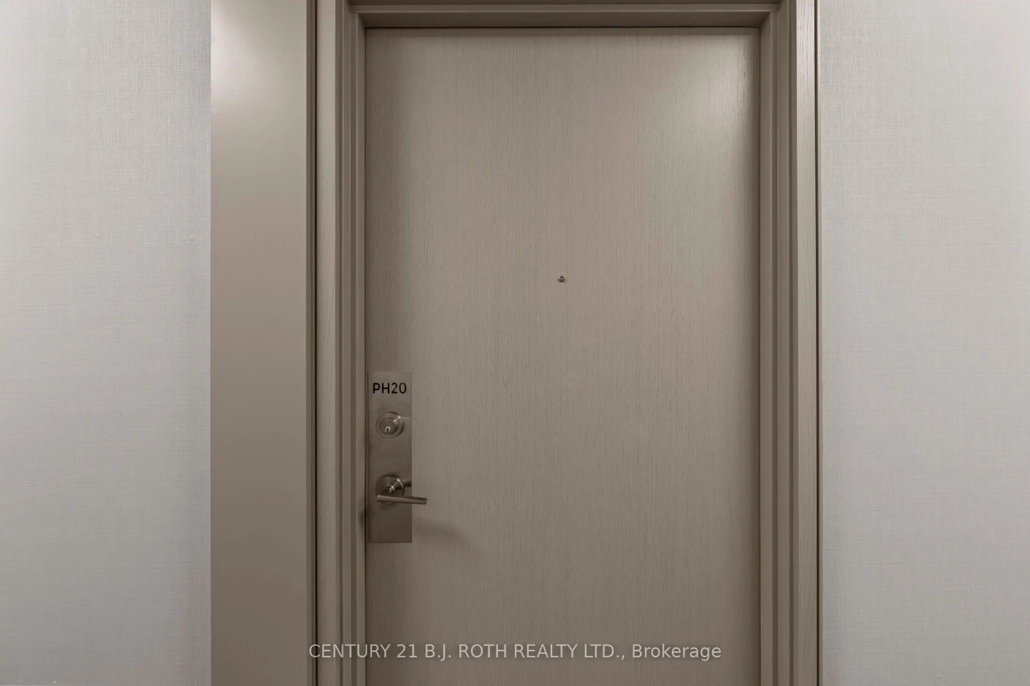 PH 681 YONGE Street, #720