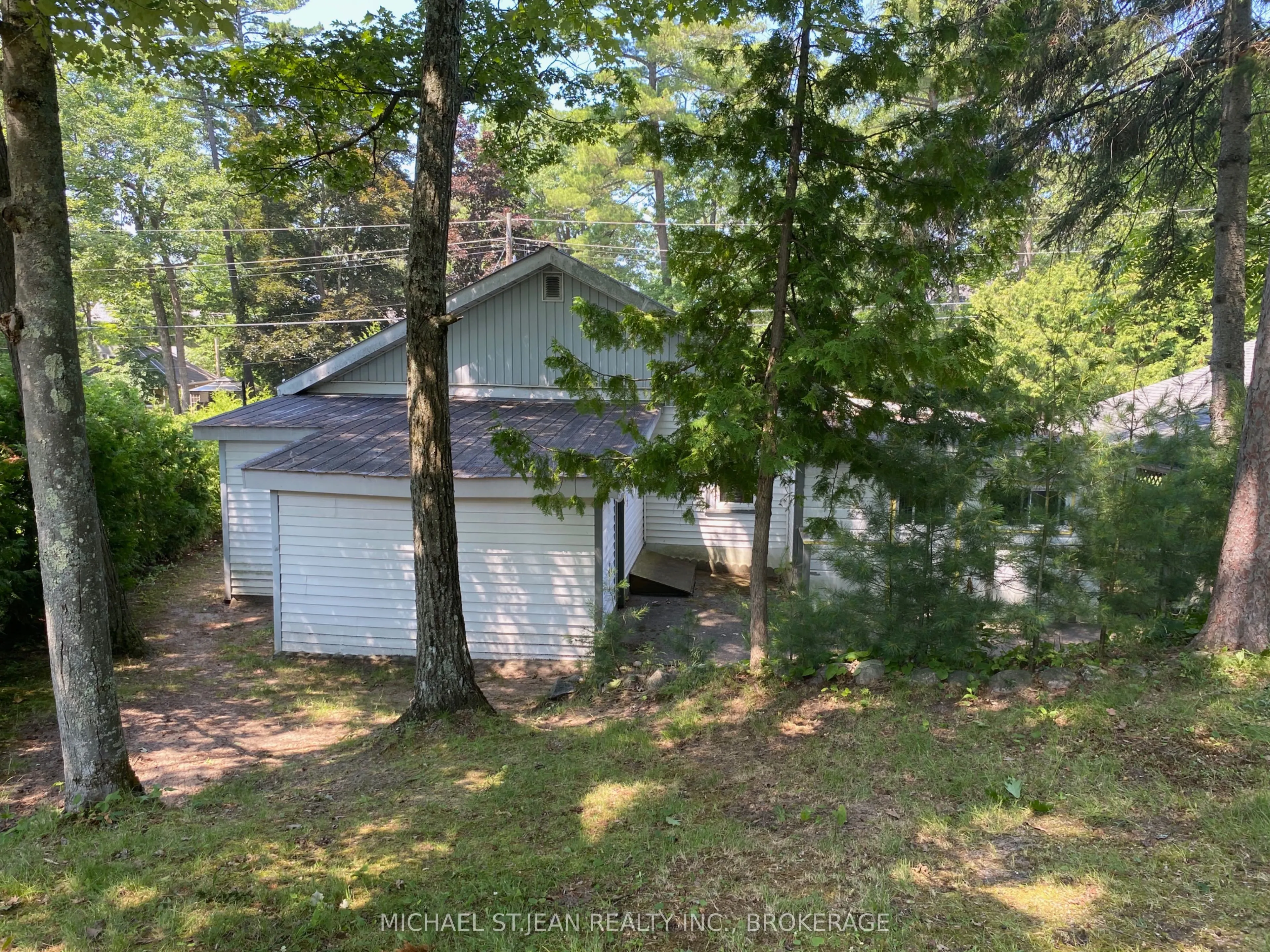 221 Tiny Beaches Road S