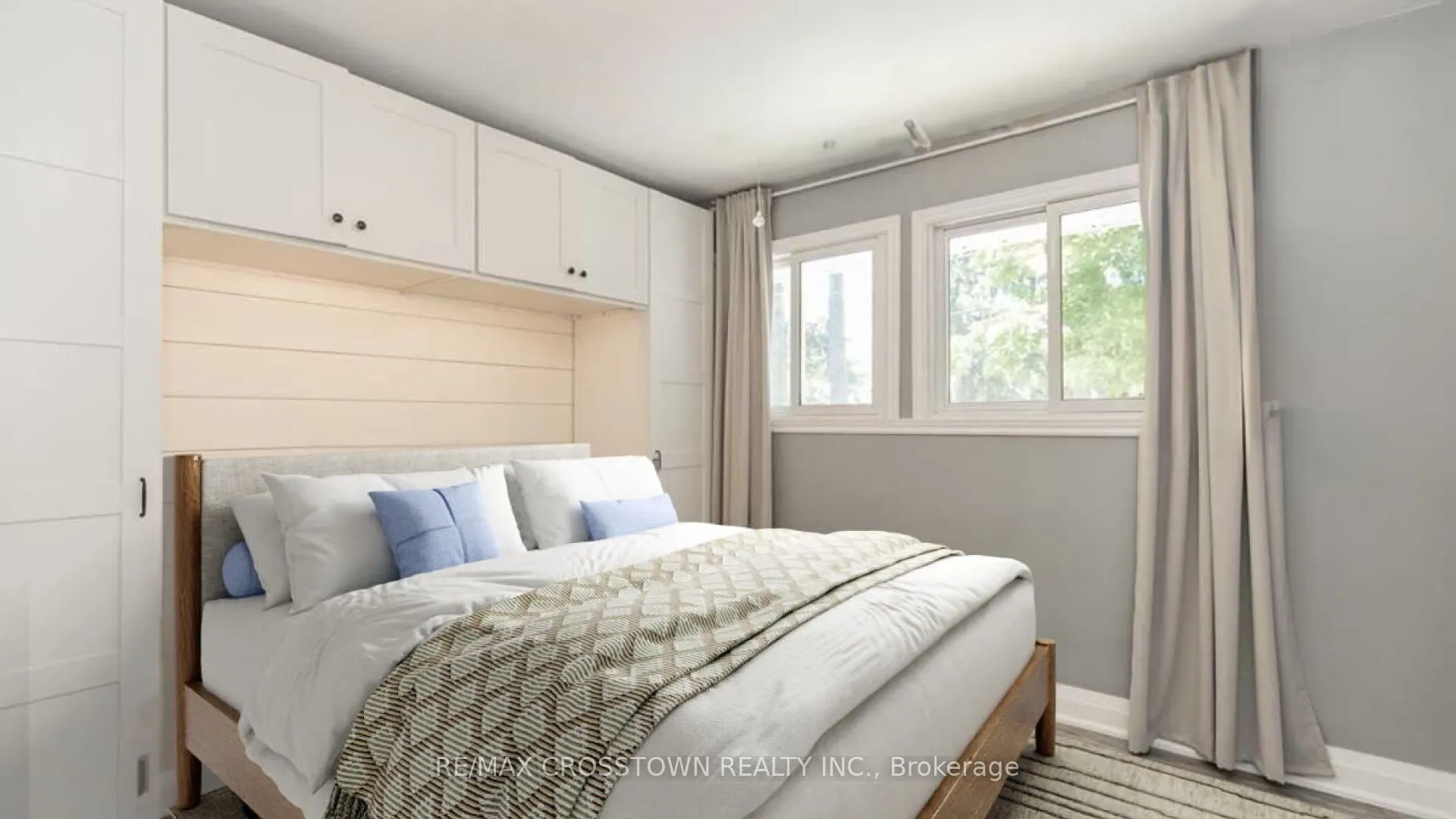 47 Lakeshore Road W