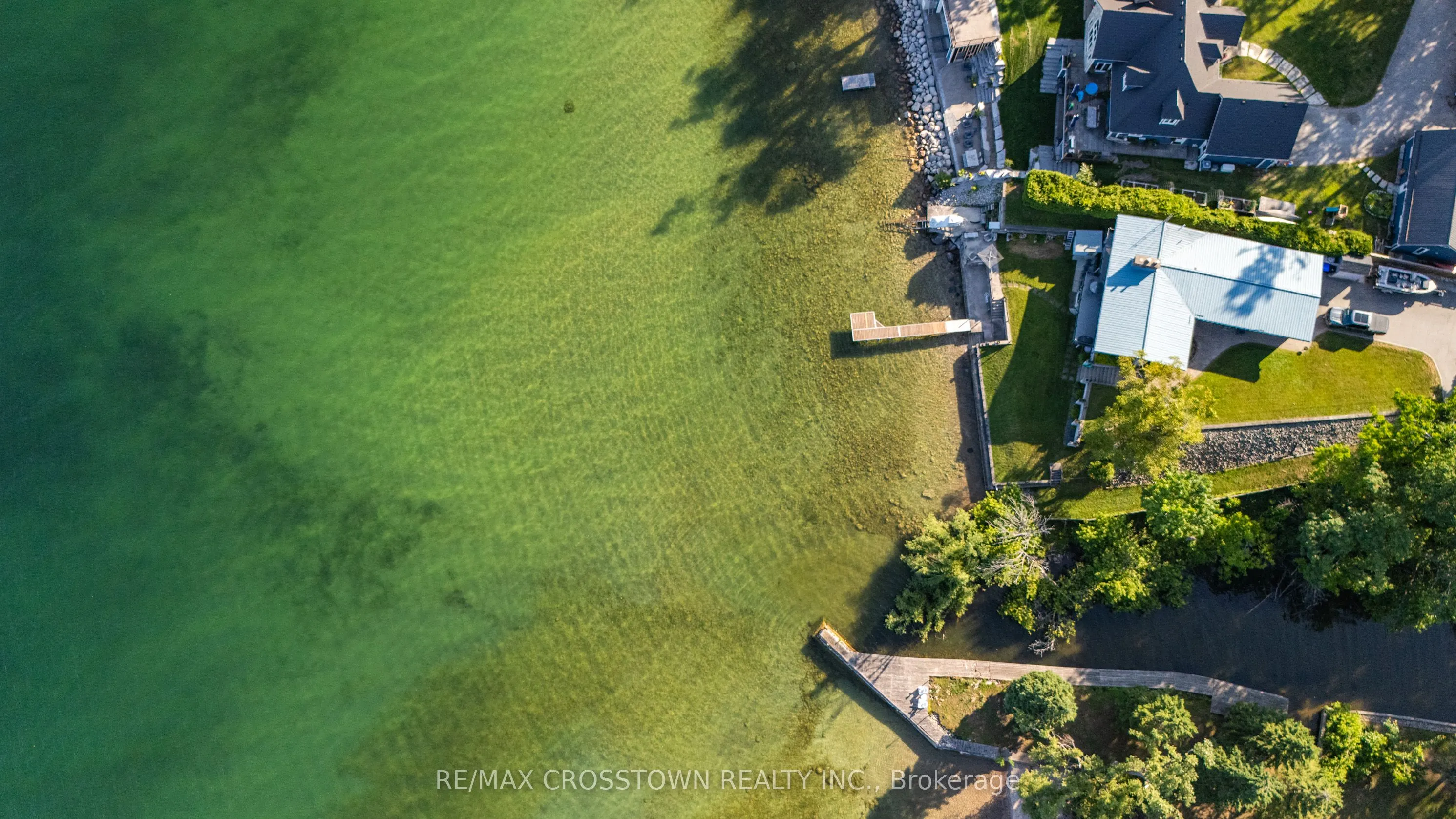 47 Lakeshore Road W