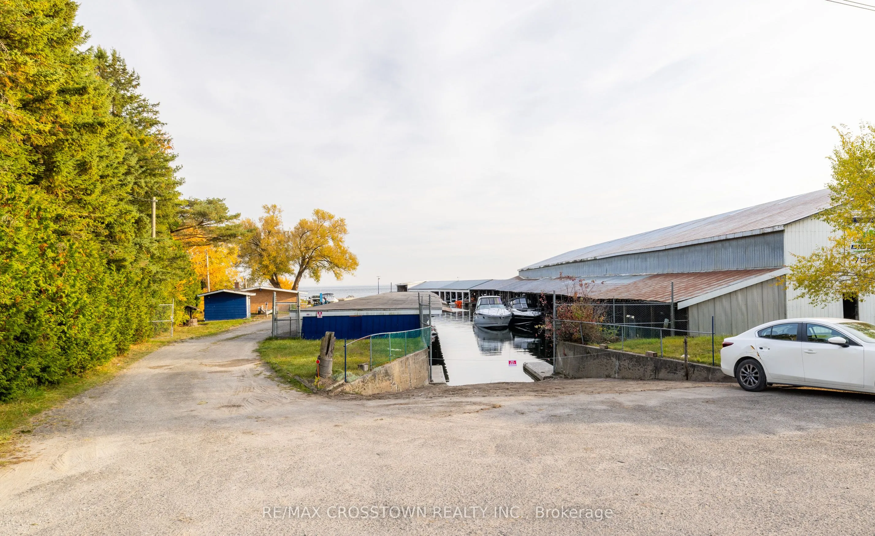 47 Lakeshore Road W