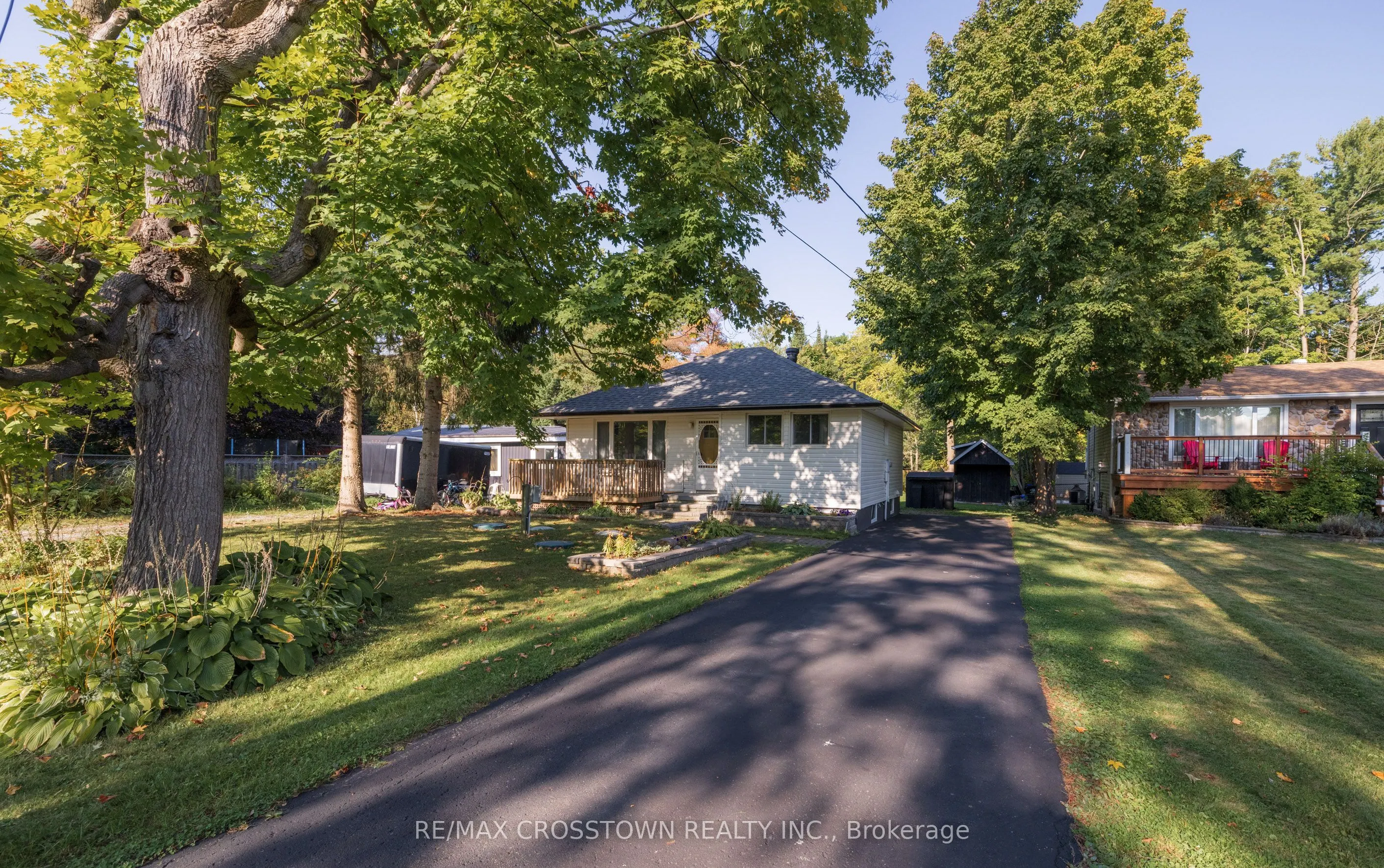 47 Lakeshore Road W