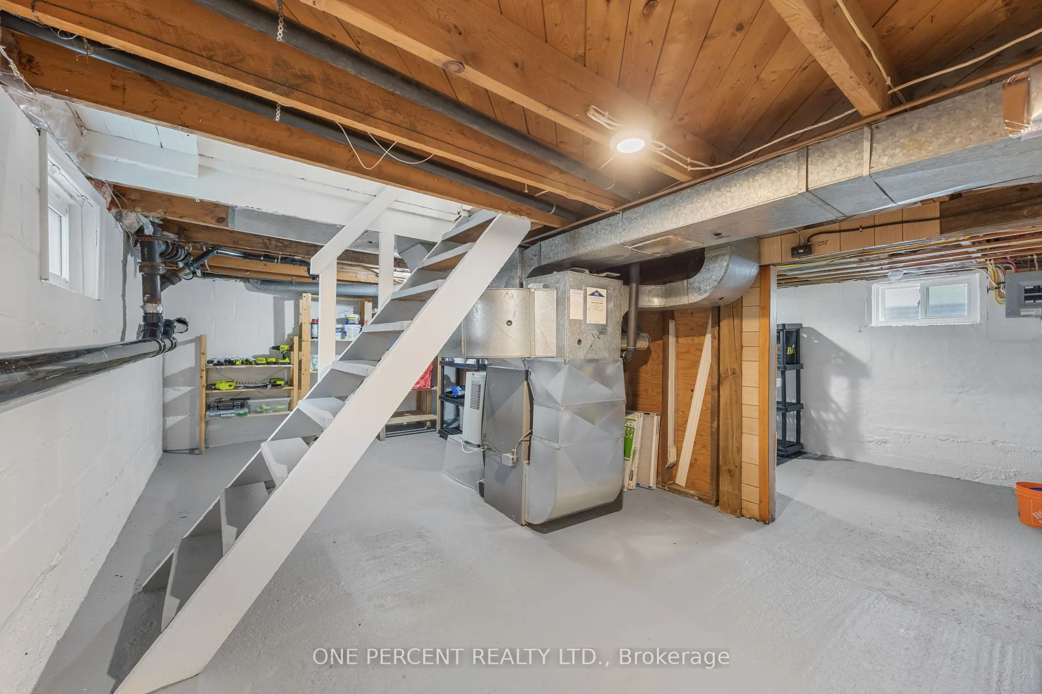 406 Peter Street N