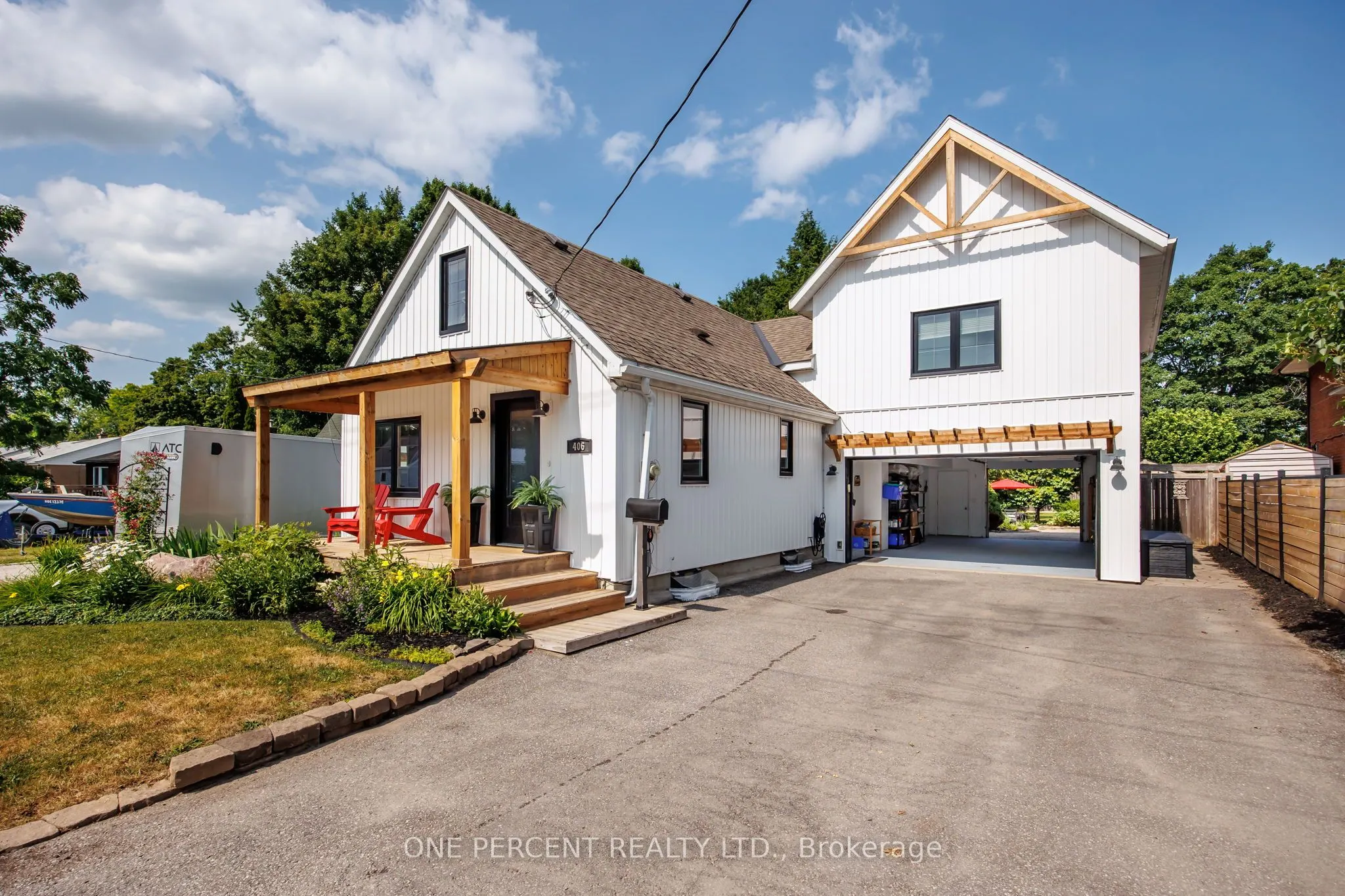 406 Peter Street N