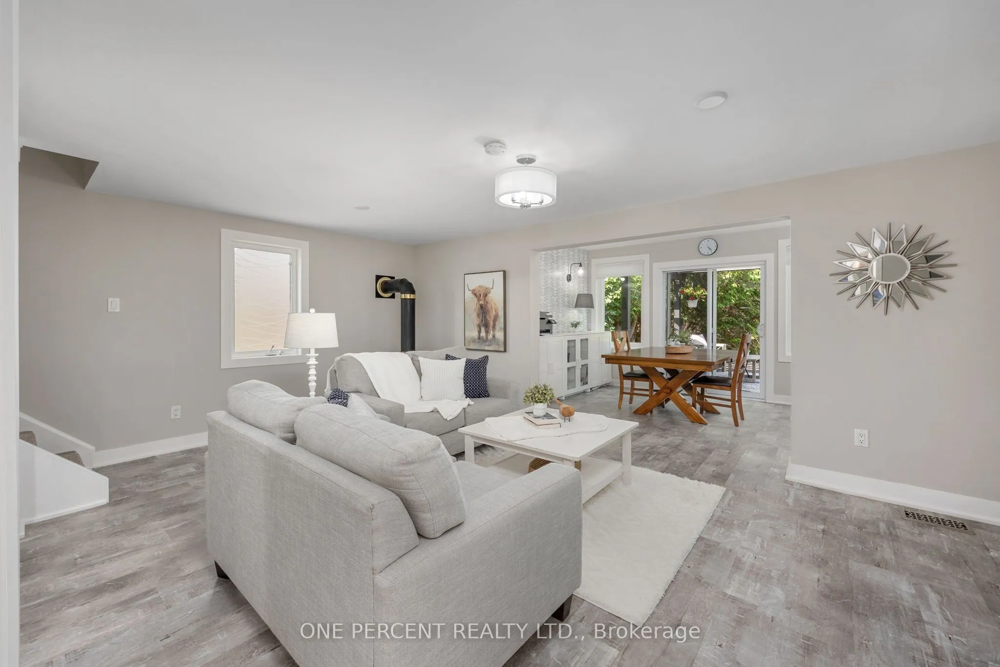 406 Peter Street N