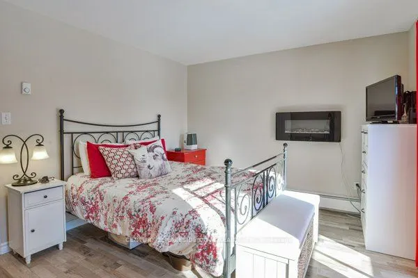 1 Paradise Boulevard S, #Unit 27