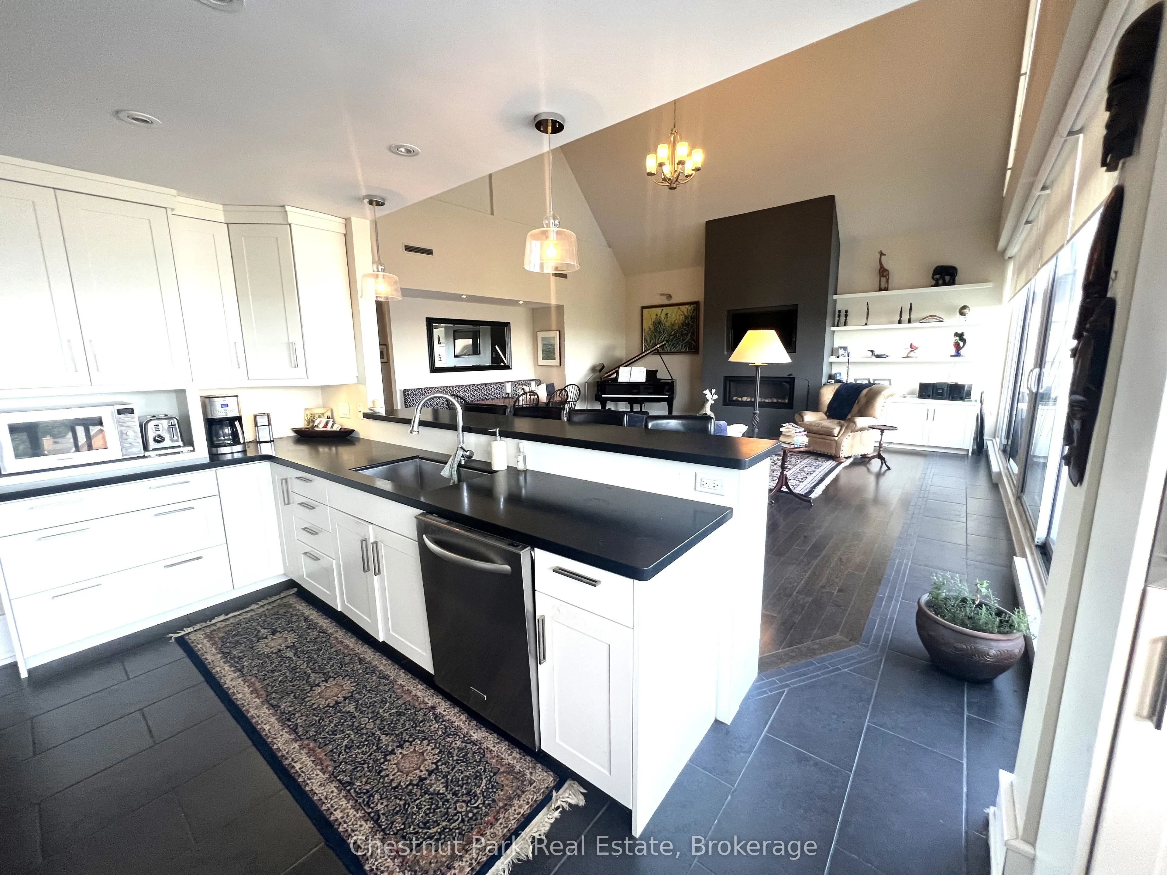 24 Ramblings Way, #PH 1003