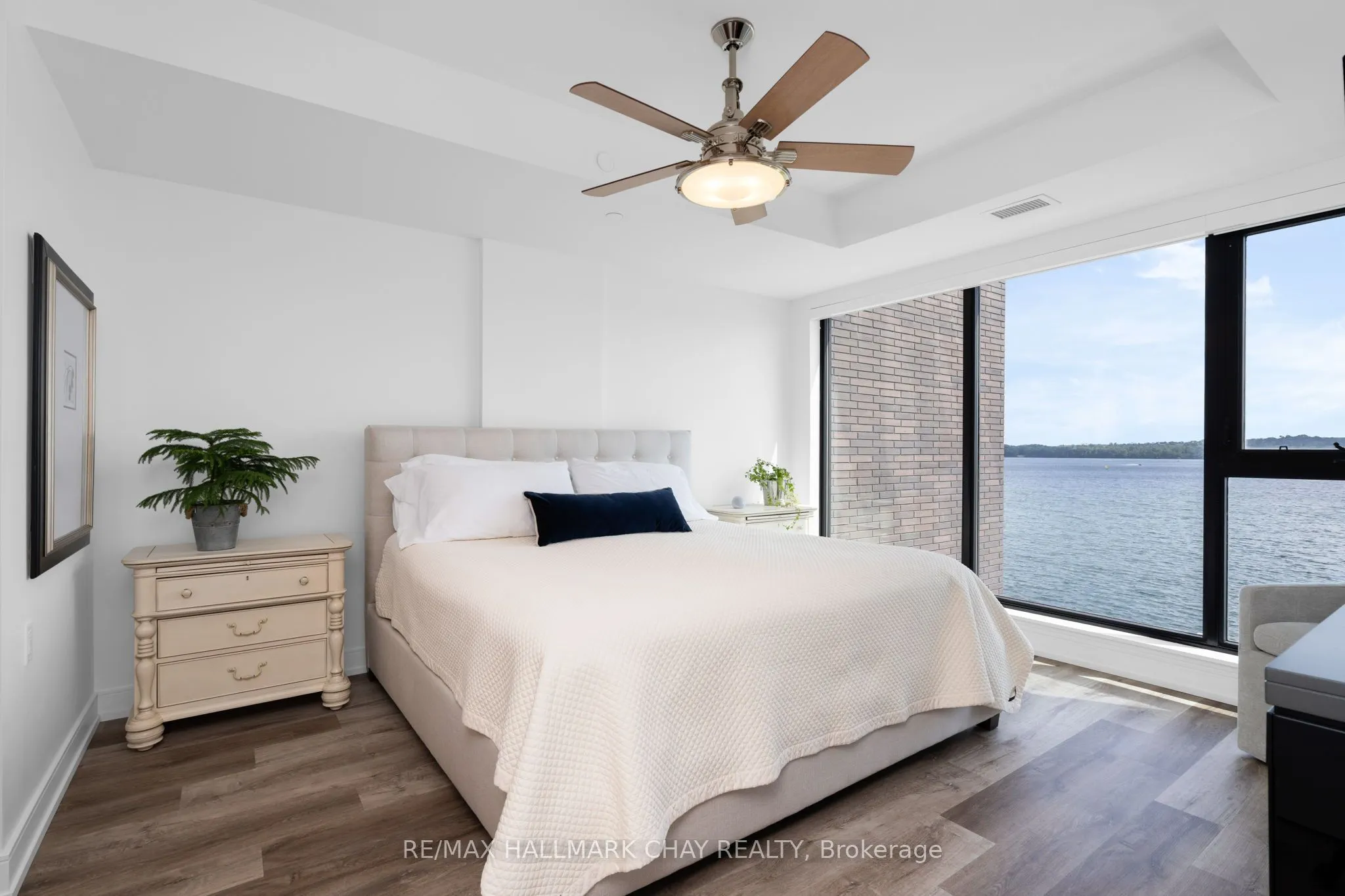 185 Dunlop Street E, #302