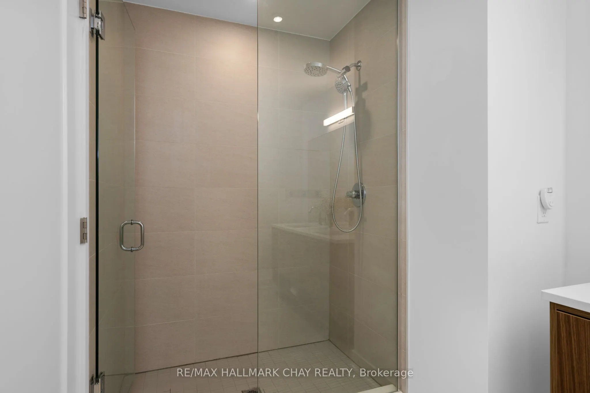 185 Dunlop Street E, #302
