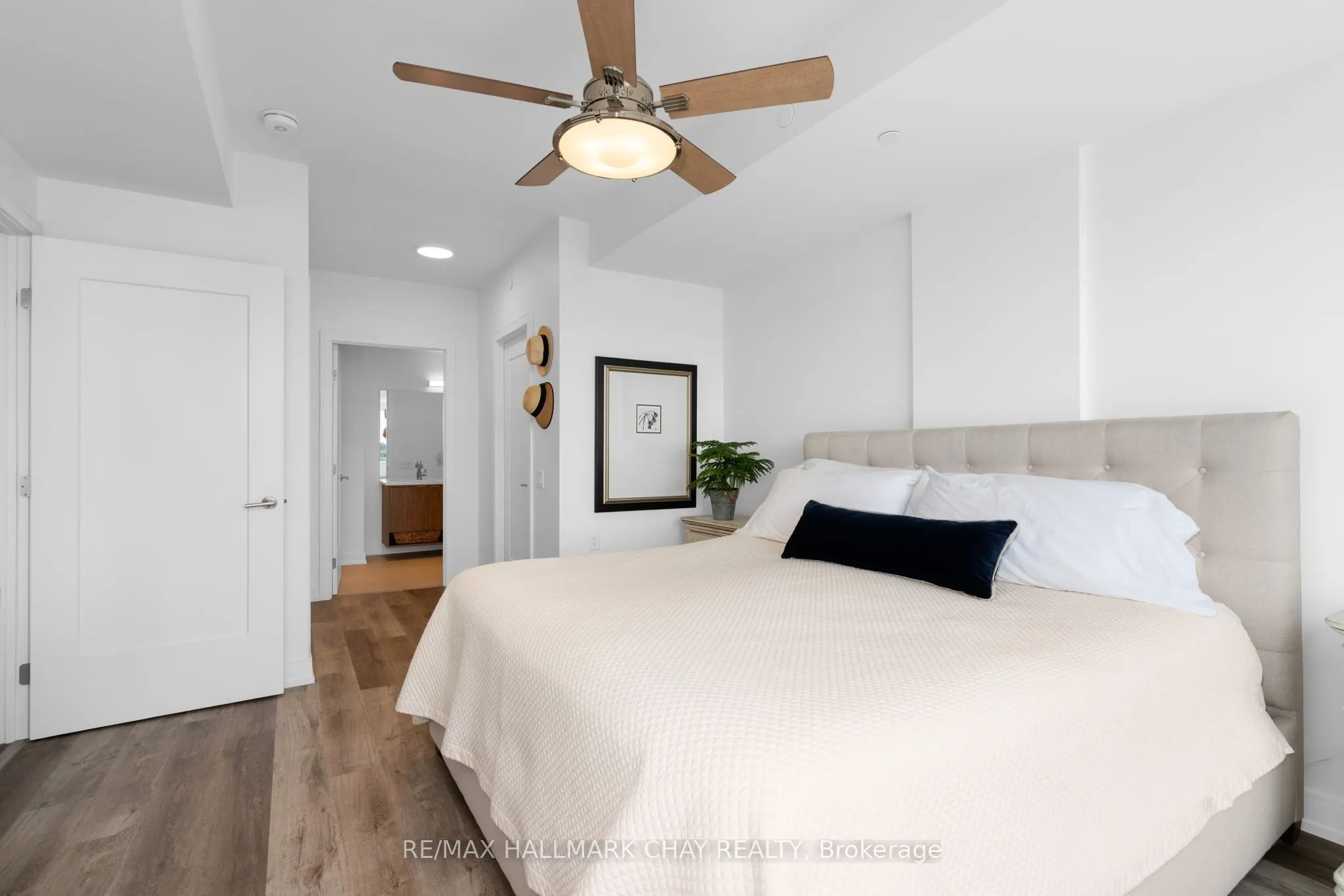 185 Dunlop Street E, #302