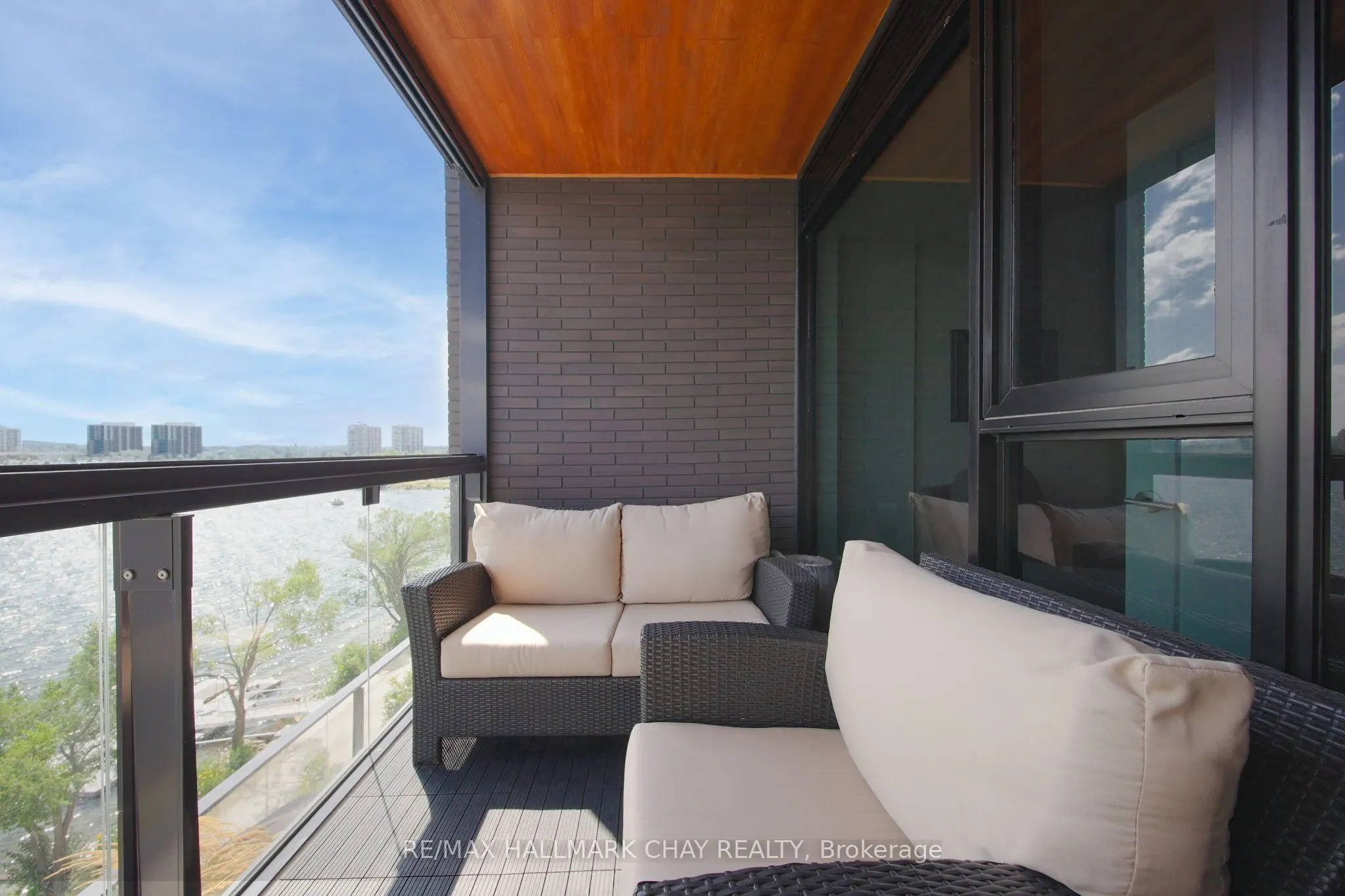 185 Dunlop Street E, #302