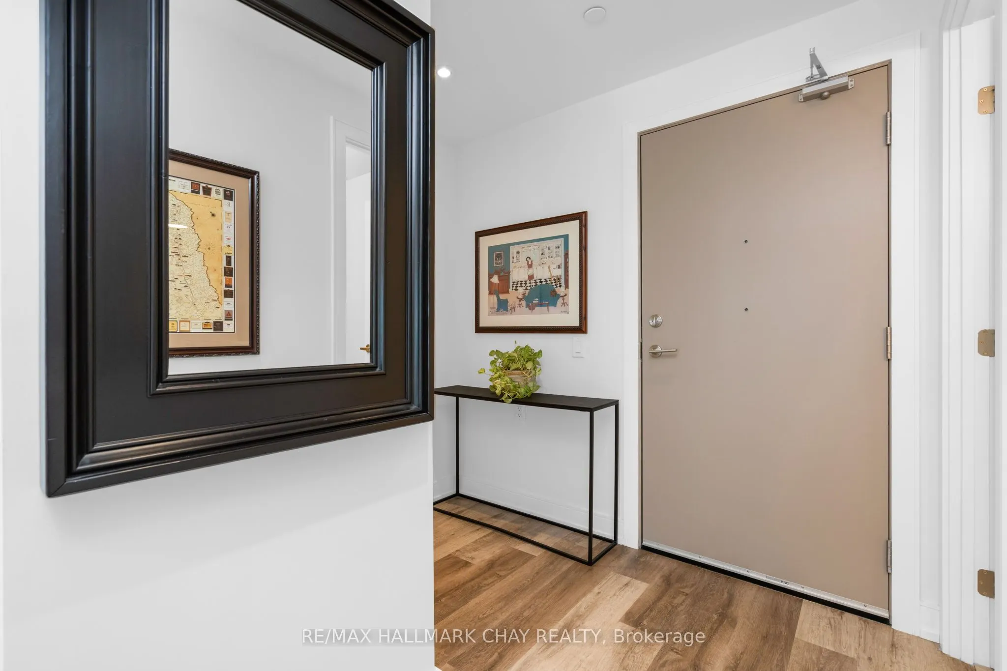 185 Dunlop Street E, #302