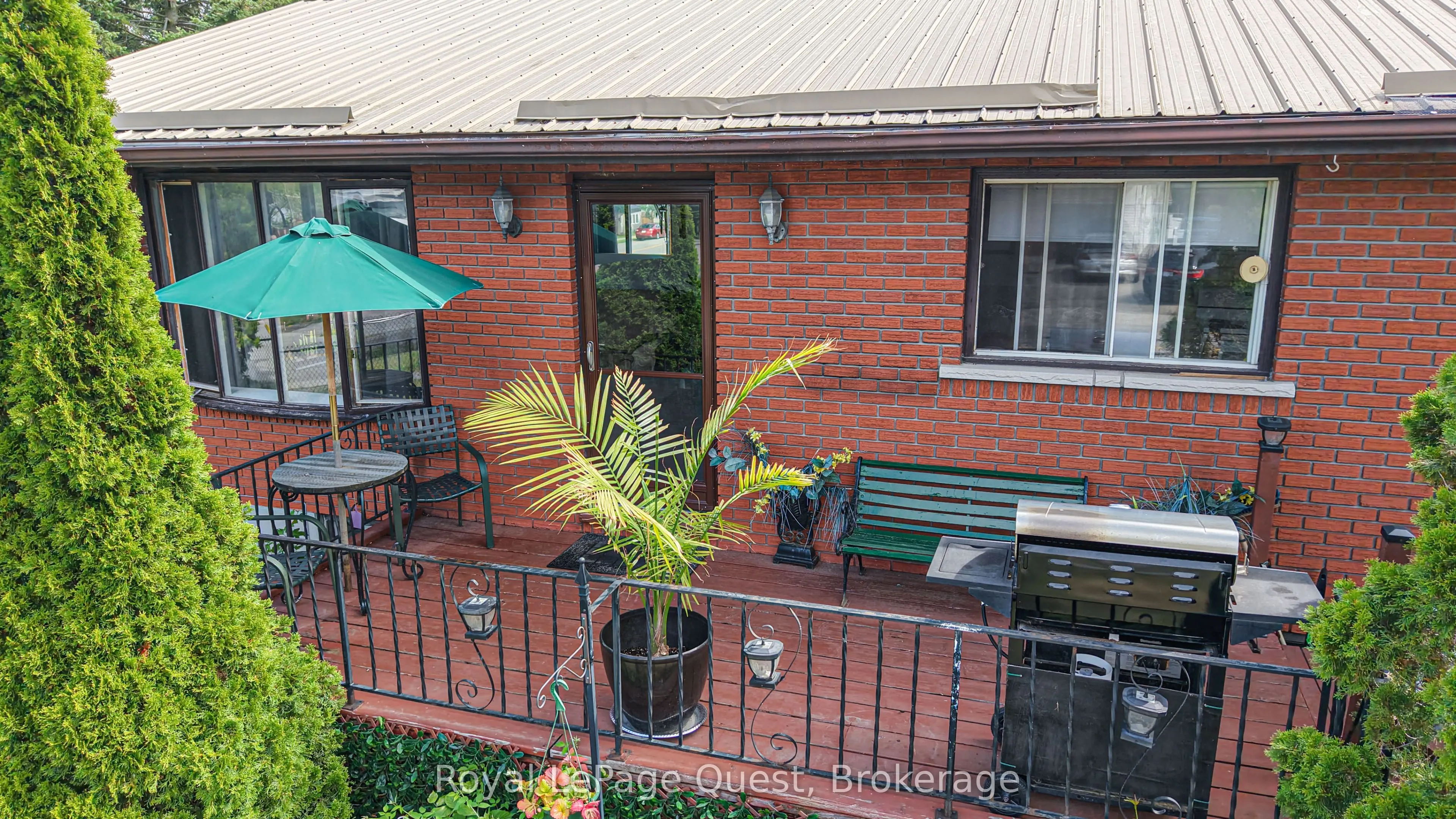 129 Simcoe Street