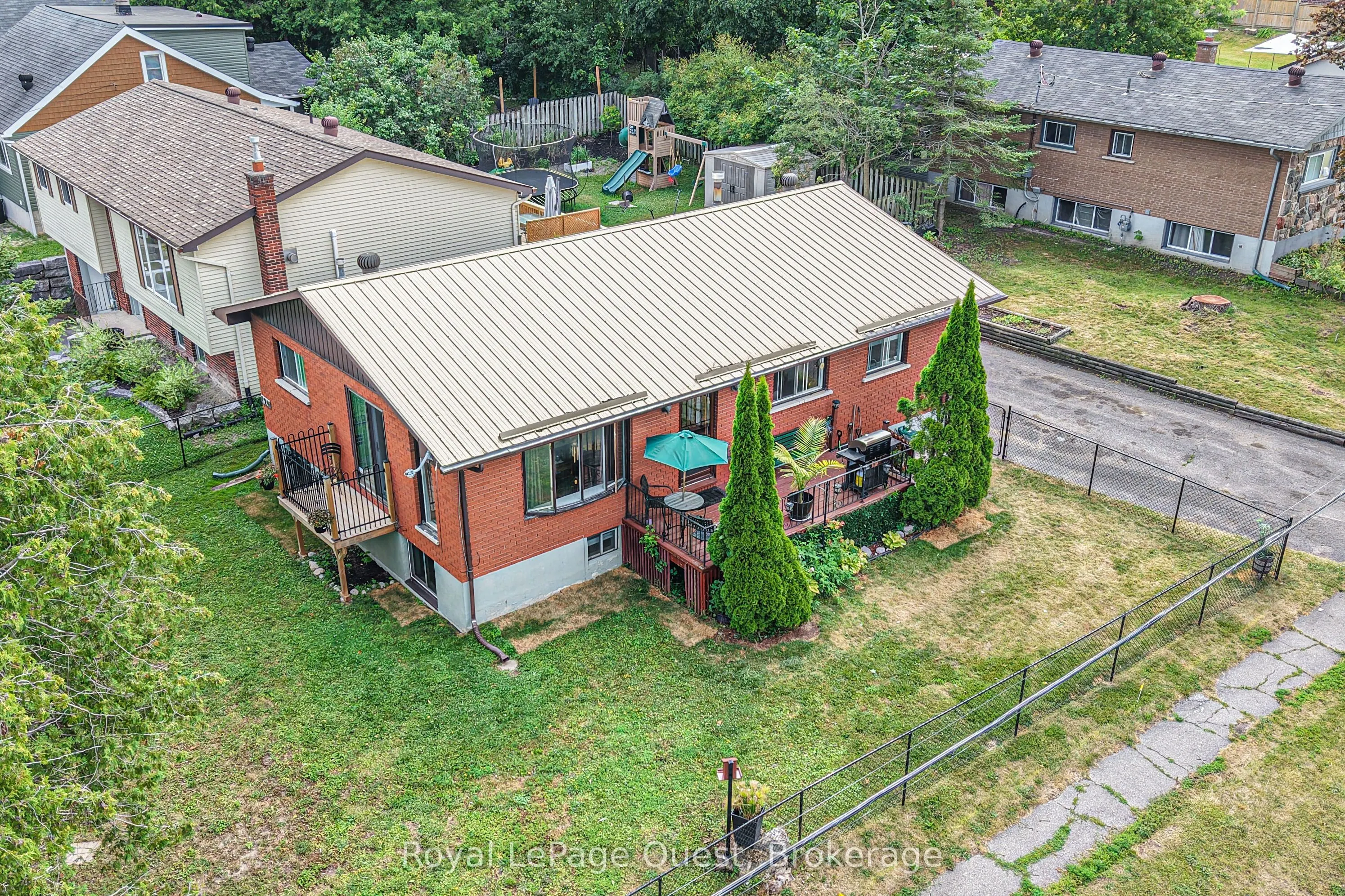 129 Simcoe Street