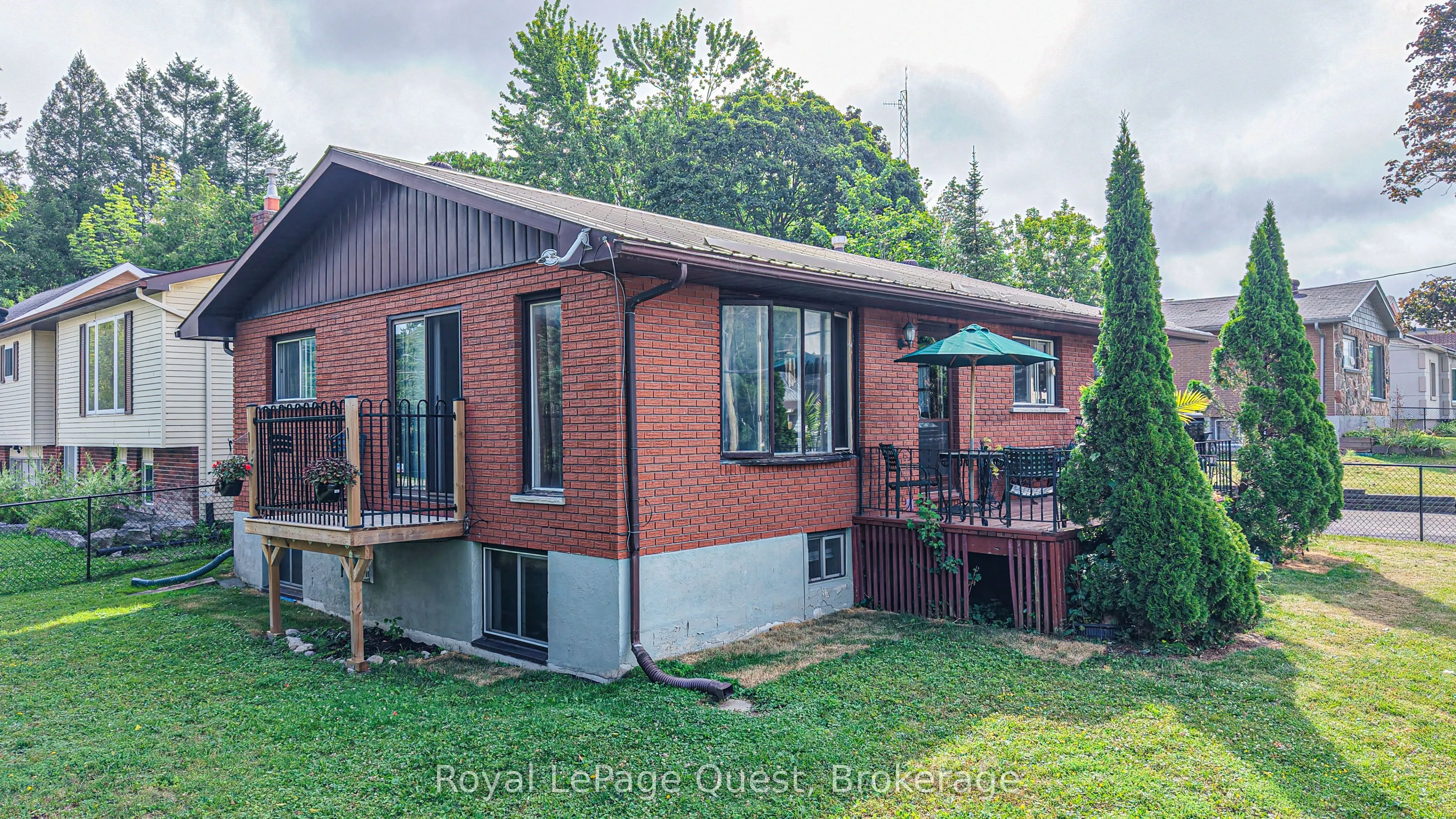 129 Simcoe Street