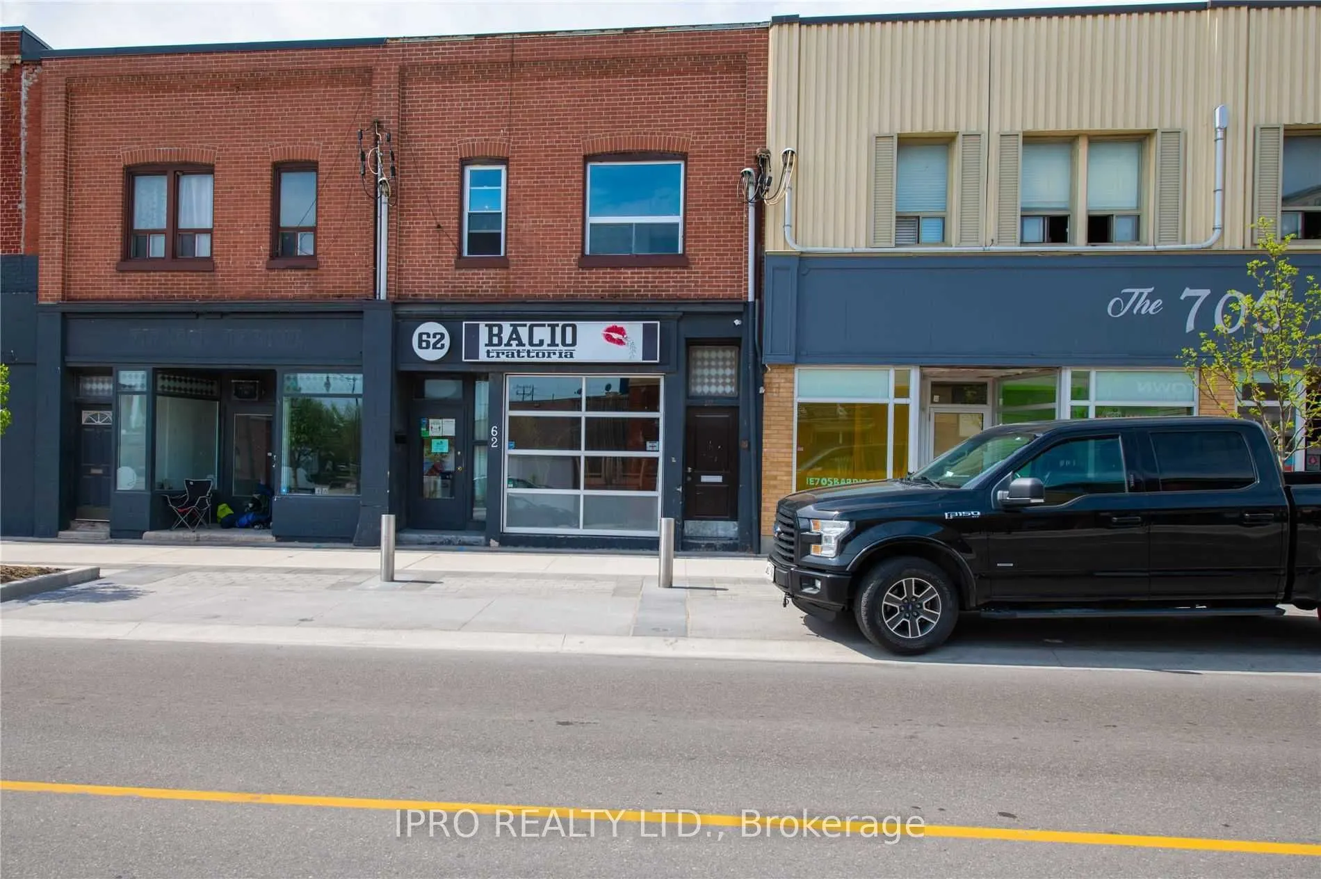 62 Dunlop Street W