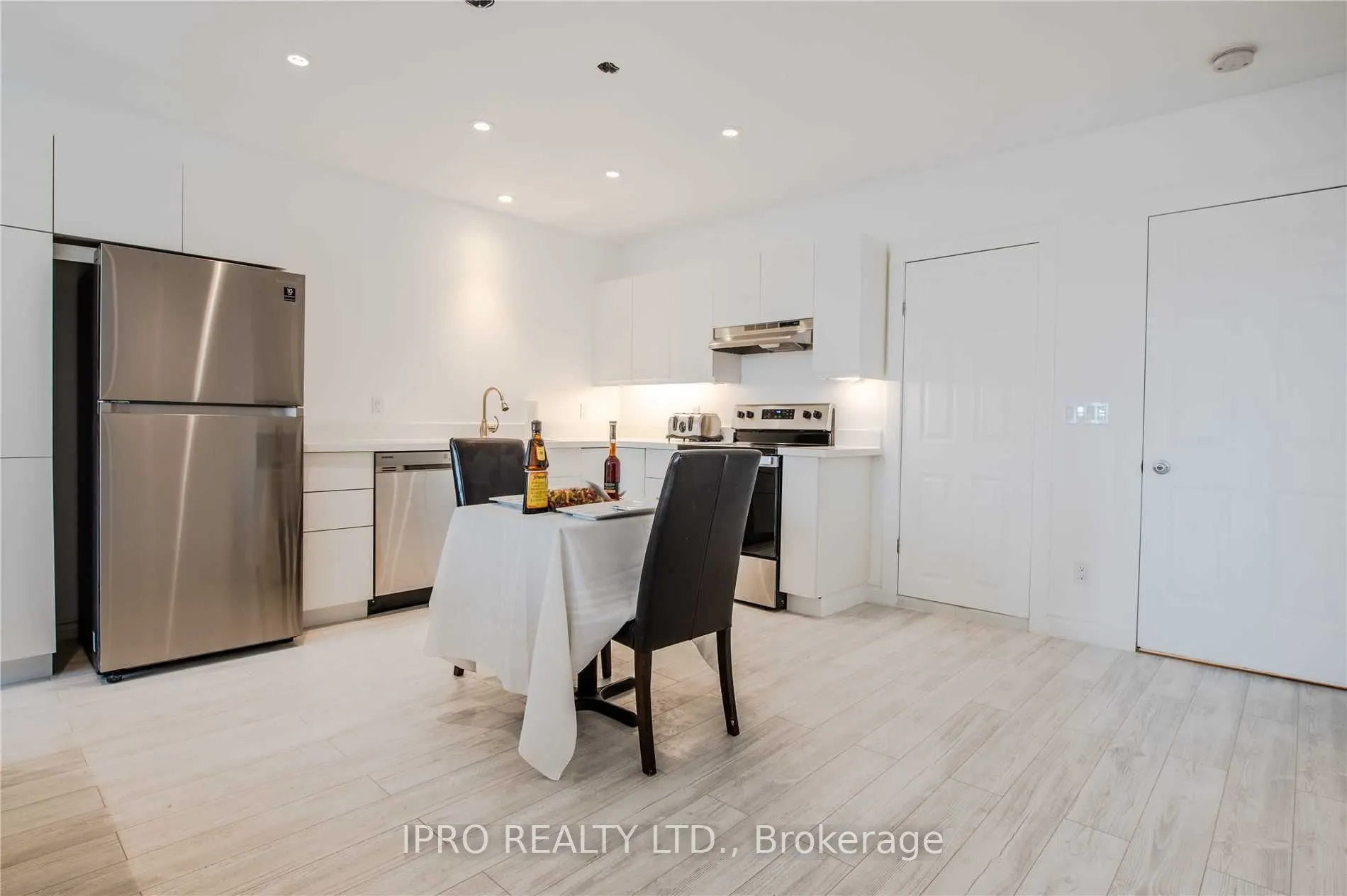 62 Dunlop Street W