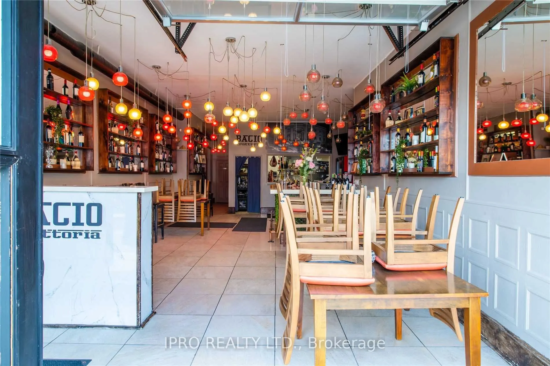 62 Dunlop Street W