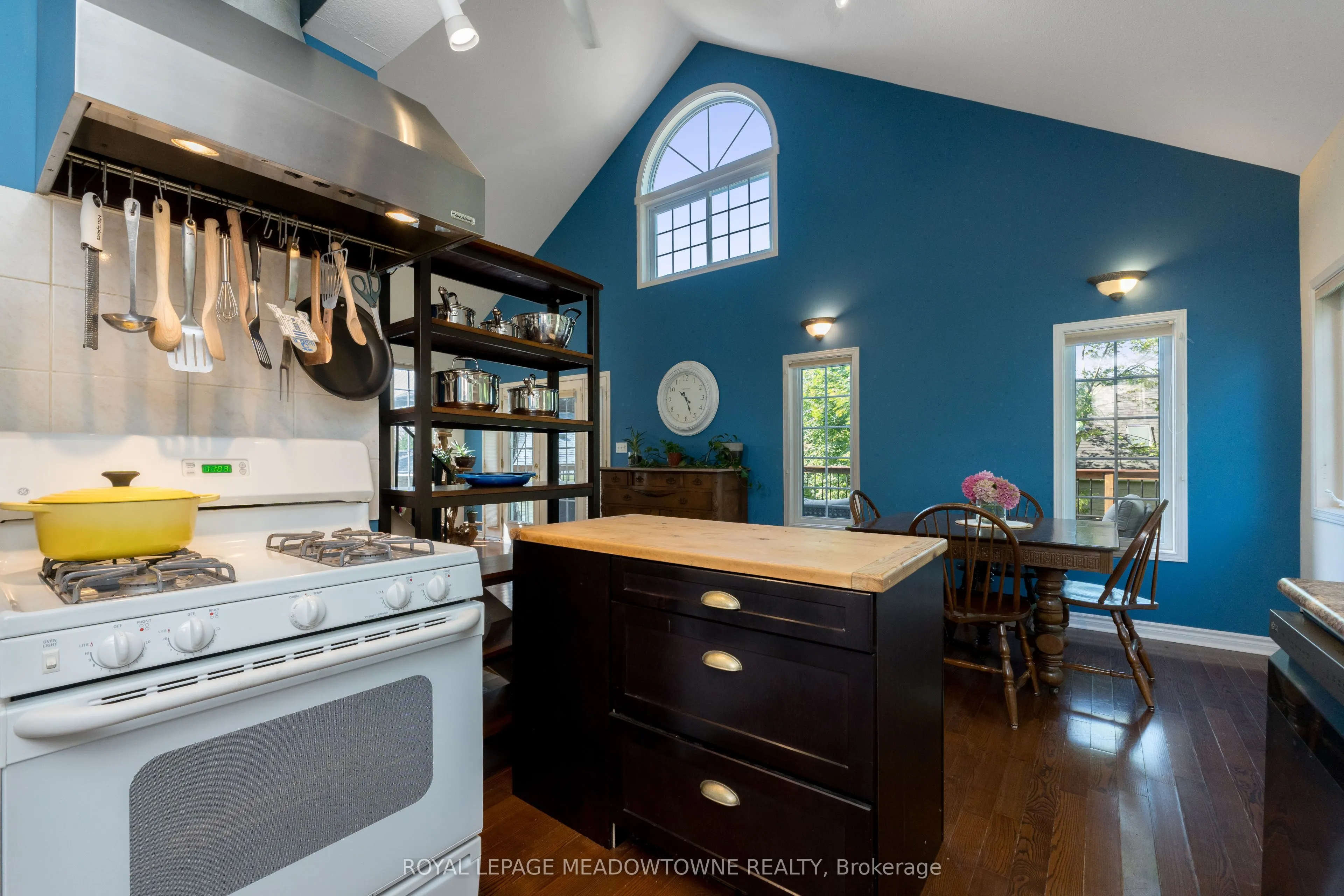 1936 Tiny Beaches Road S