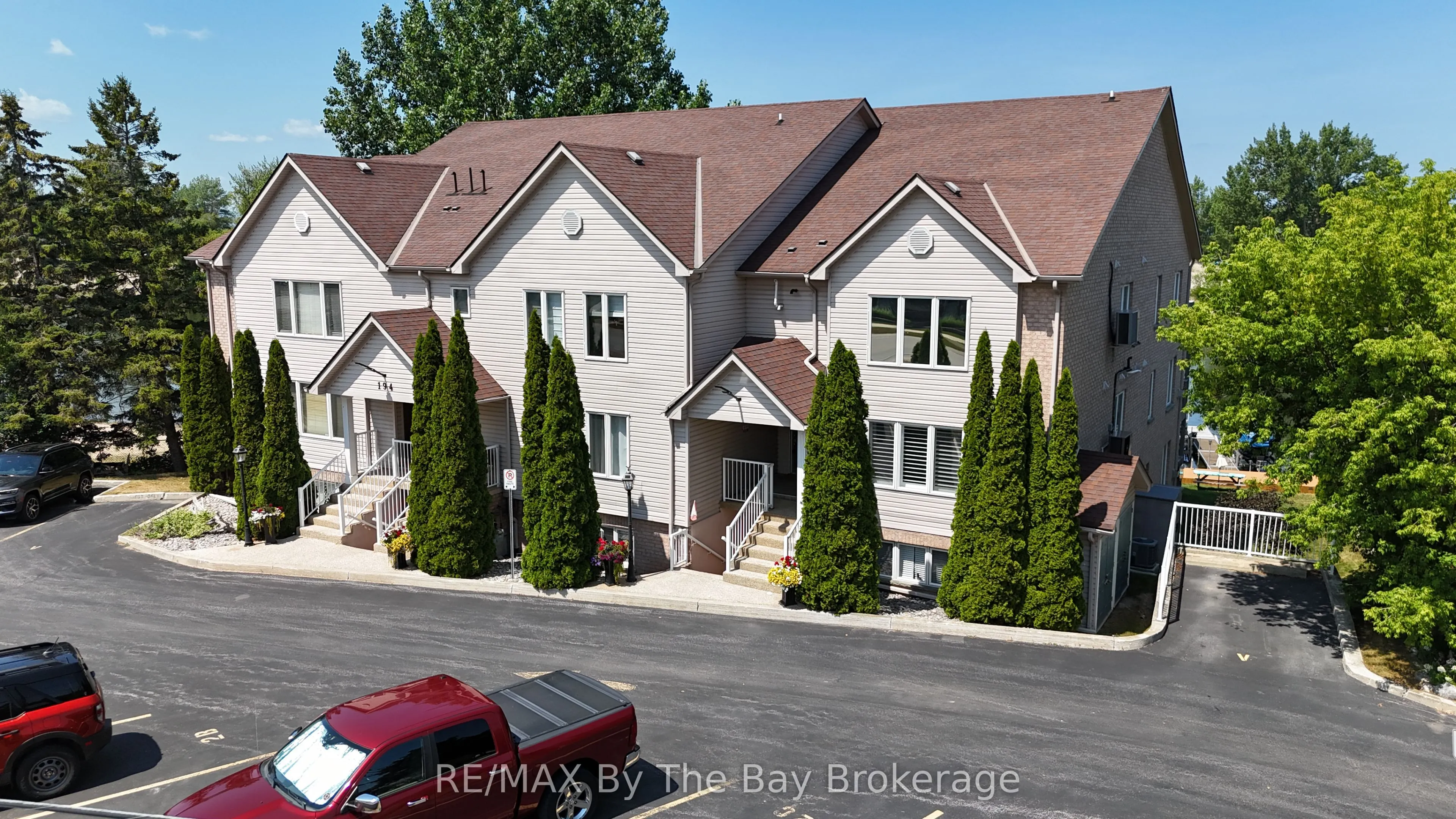 194 RIVER Road E, #2C