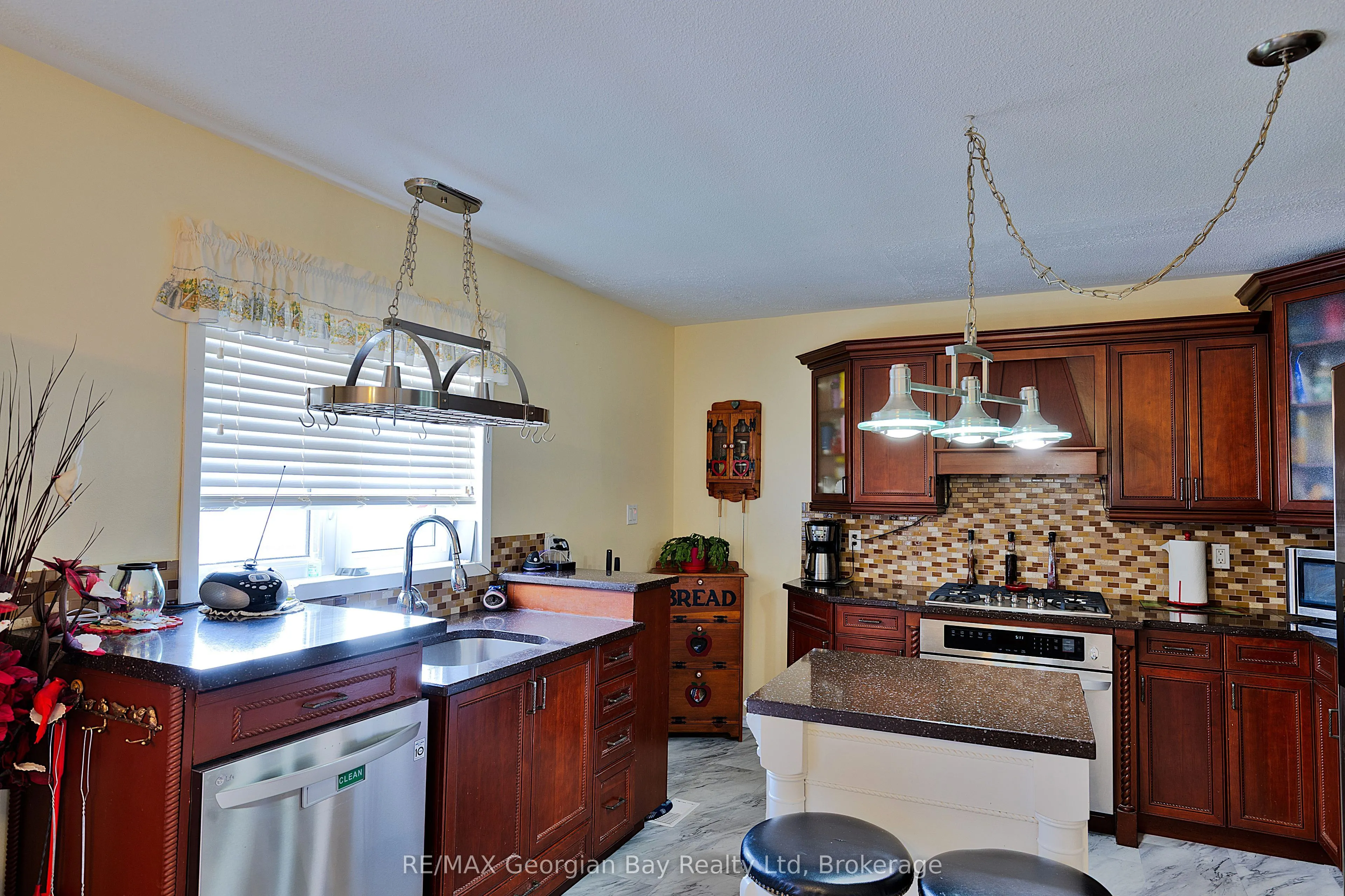 739 SIMCOE Avenue