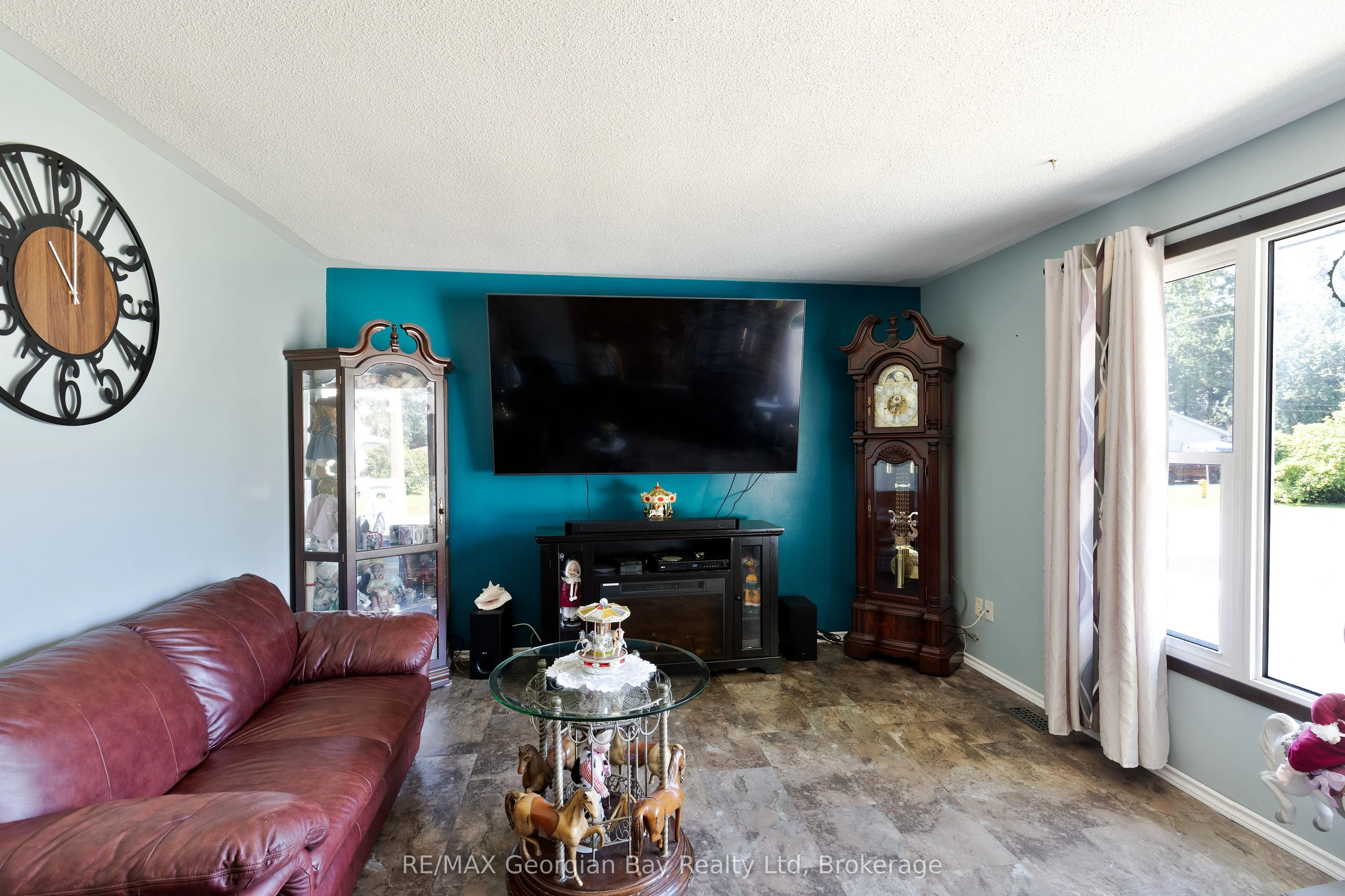 739 SIMCOE Avenue