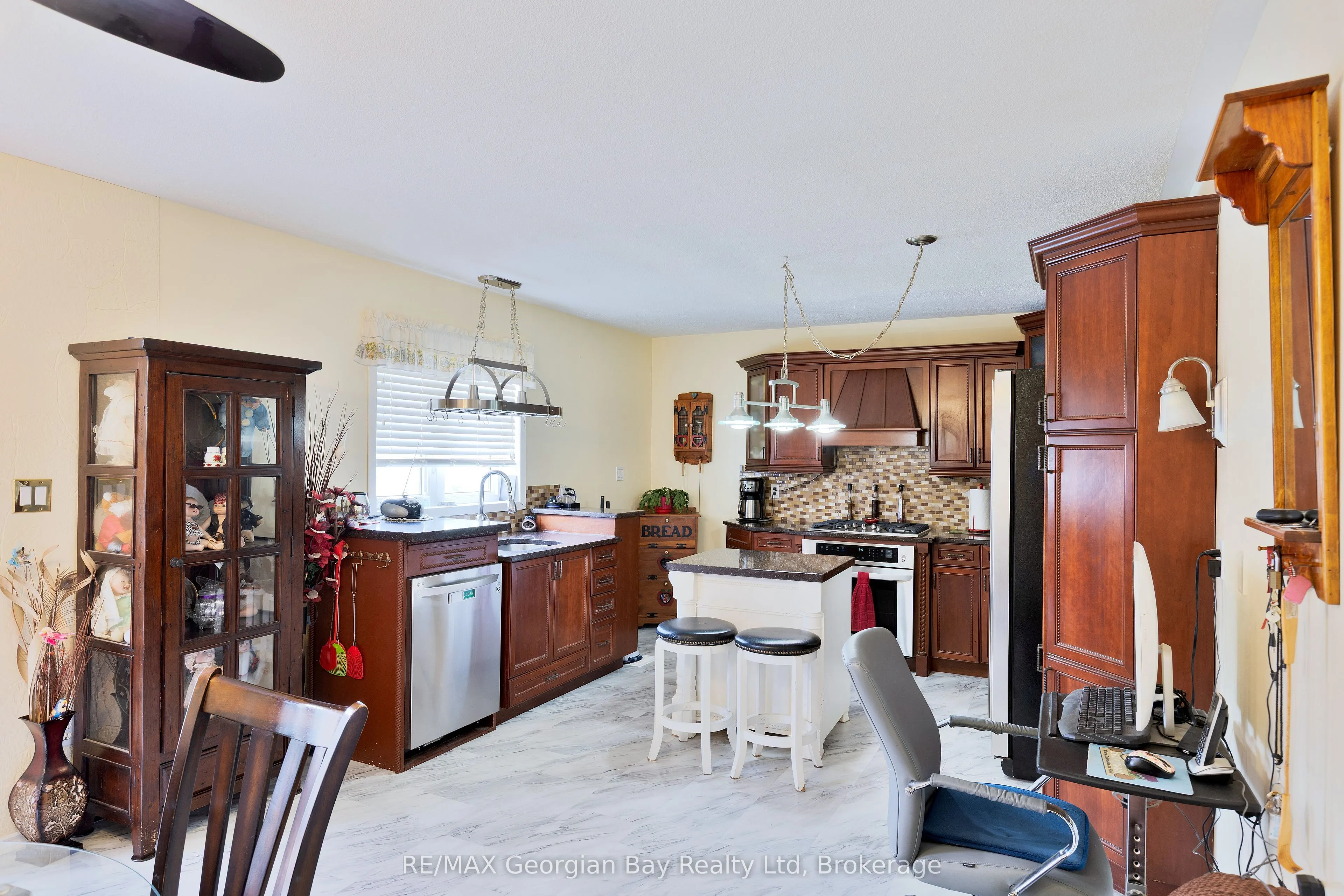 739 SIMCOE Avenue