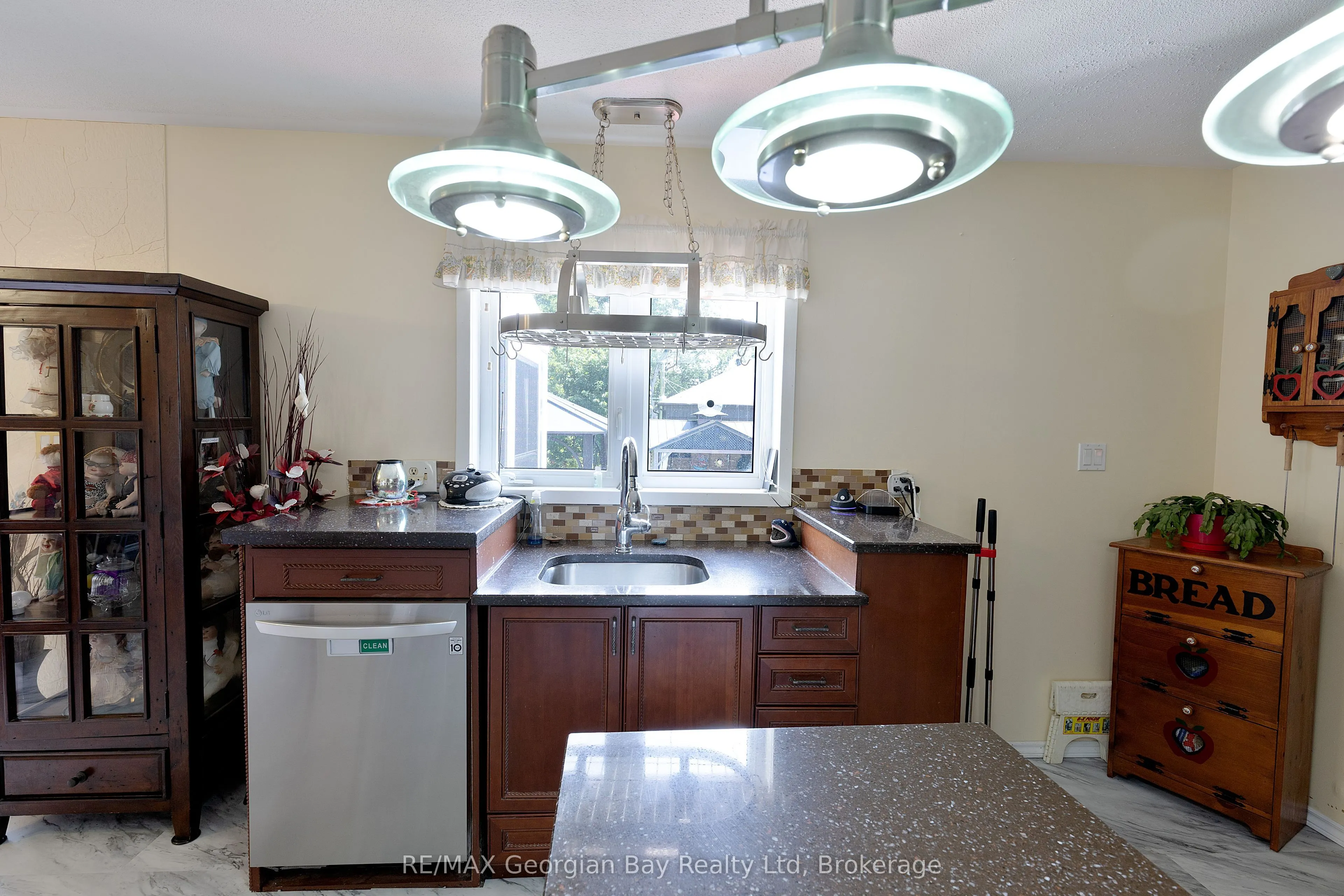 739 SIMCOE Avenue