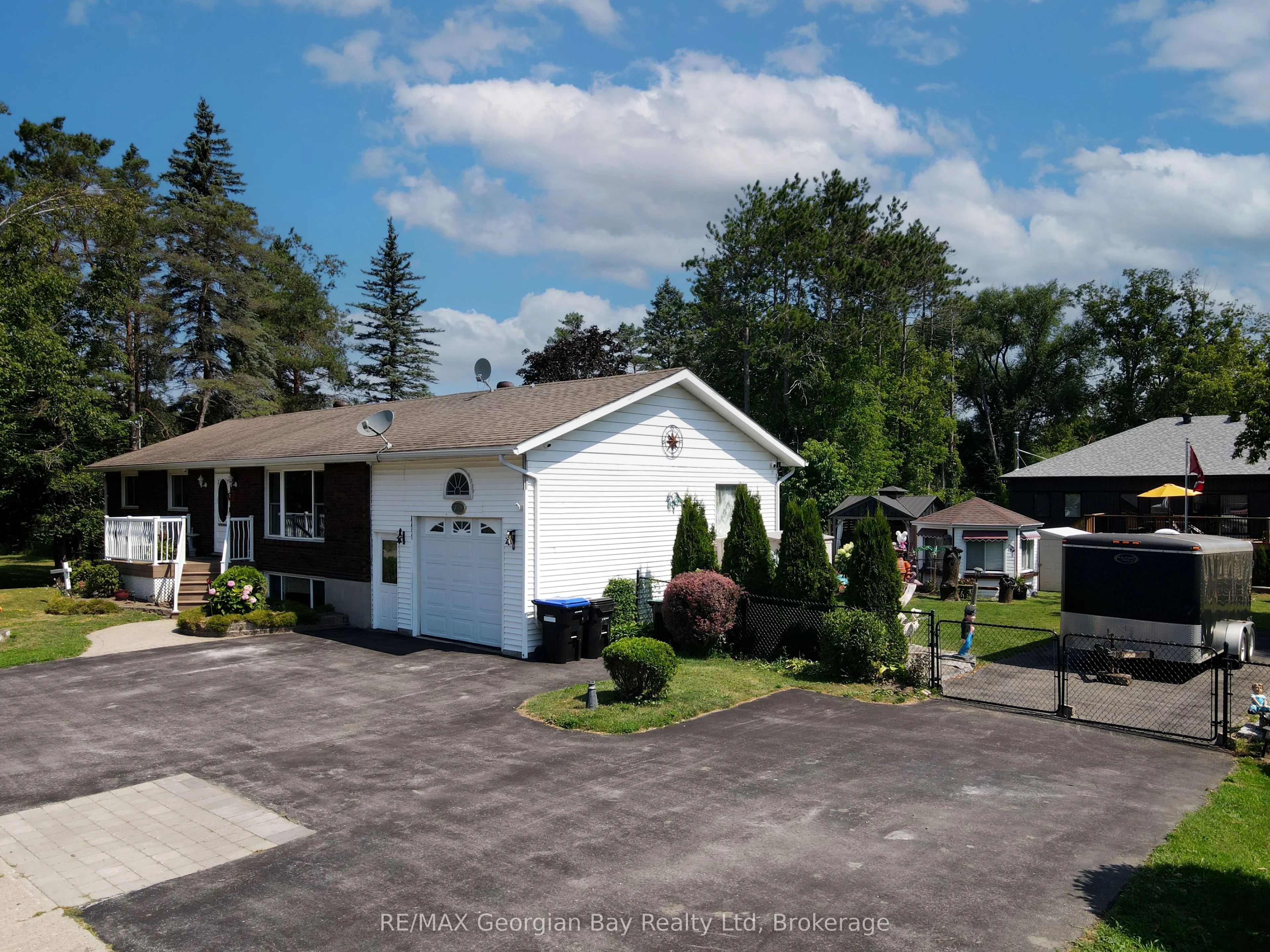 739 SIMCOE Avenue