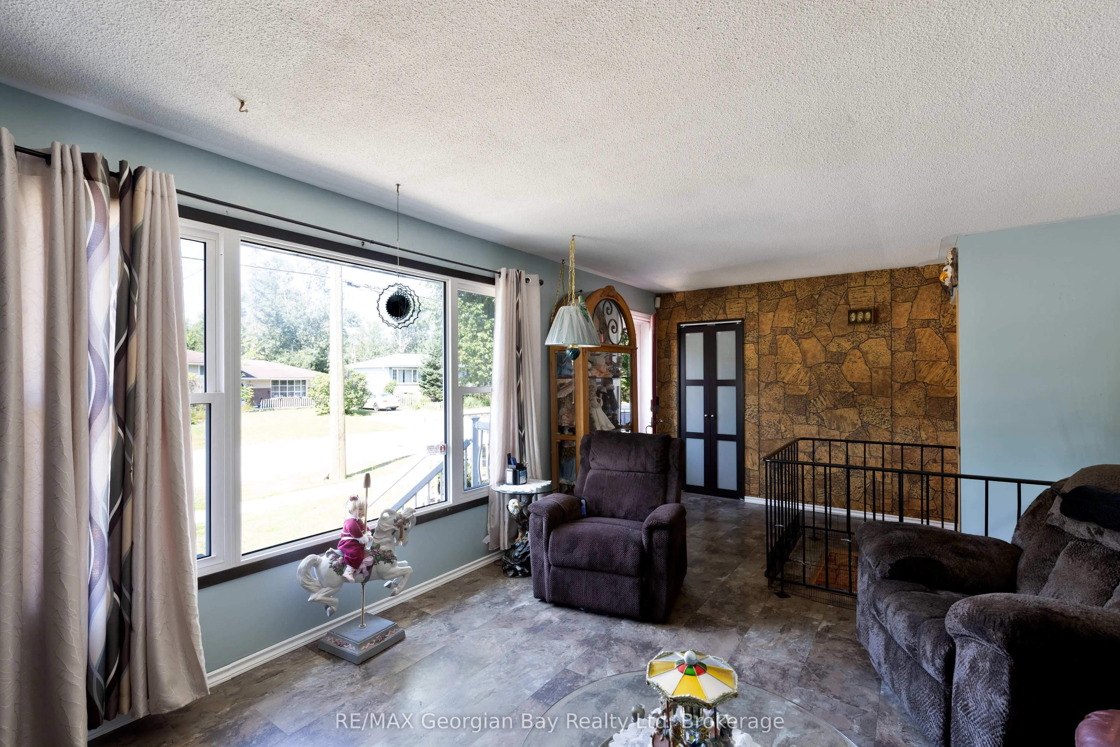 739 SIMCOE Avenue
