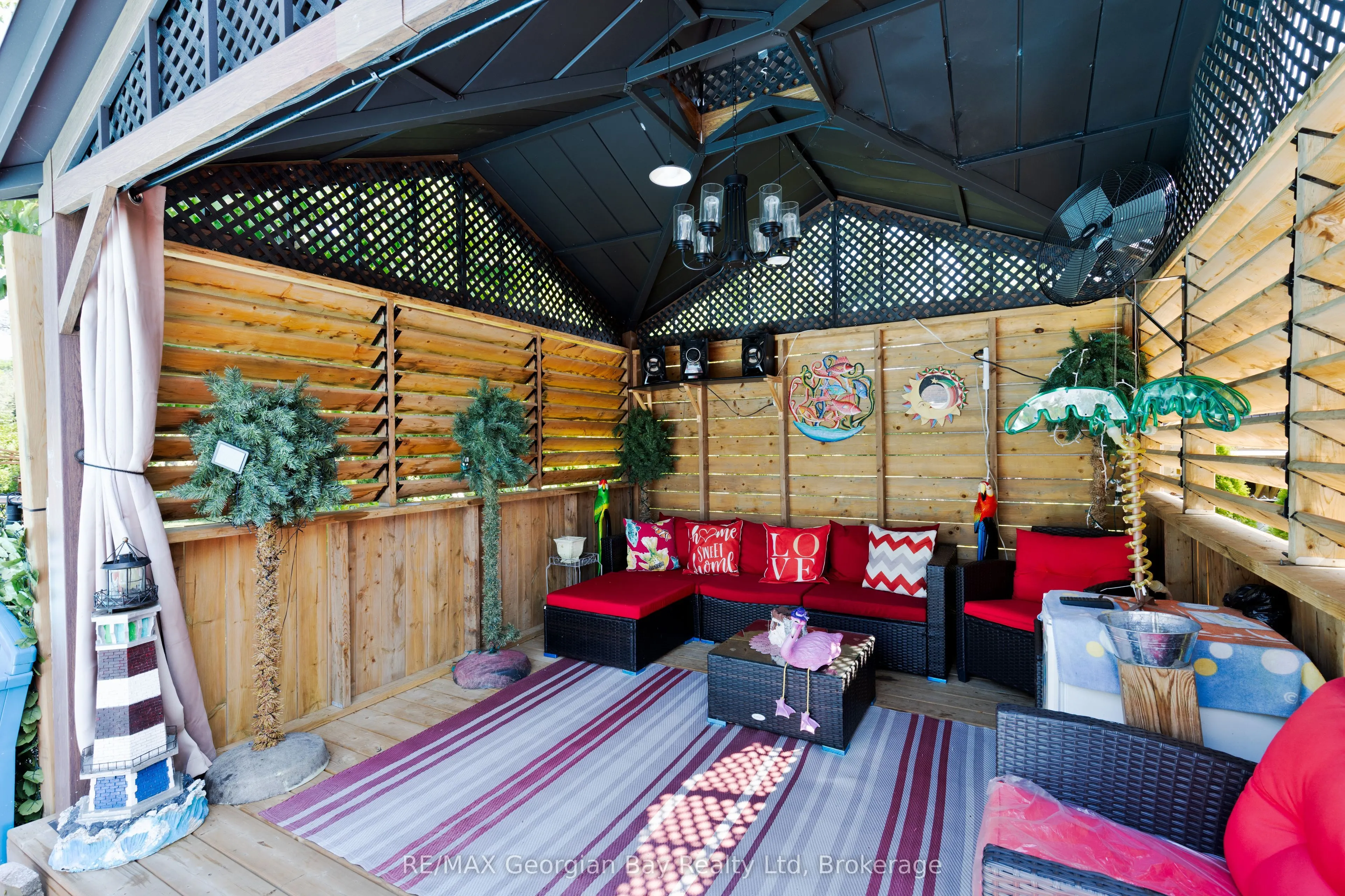739 SIMCOE Avenue