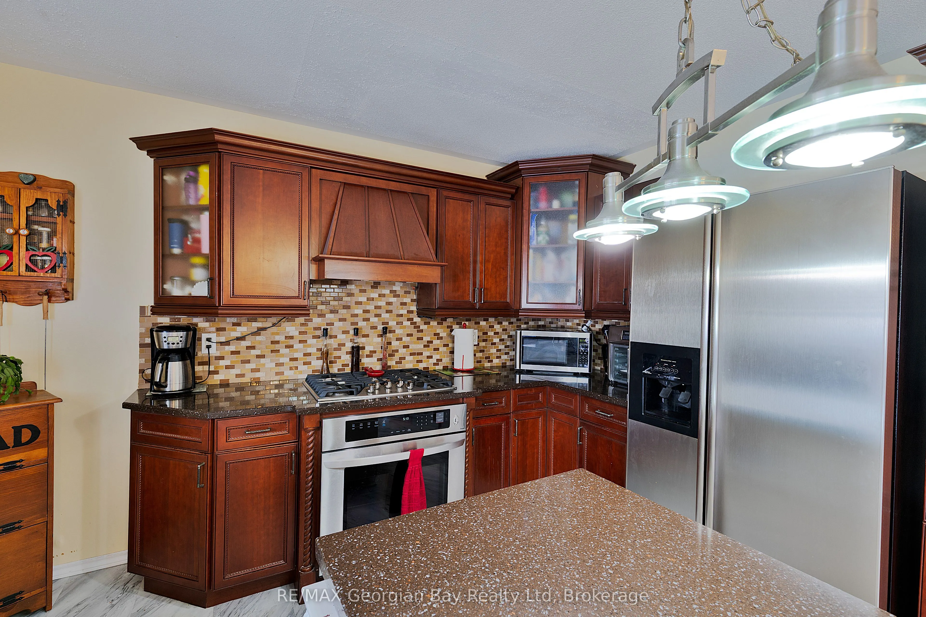 739 SIMCOE Avenue