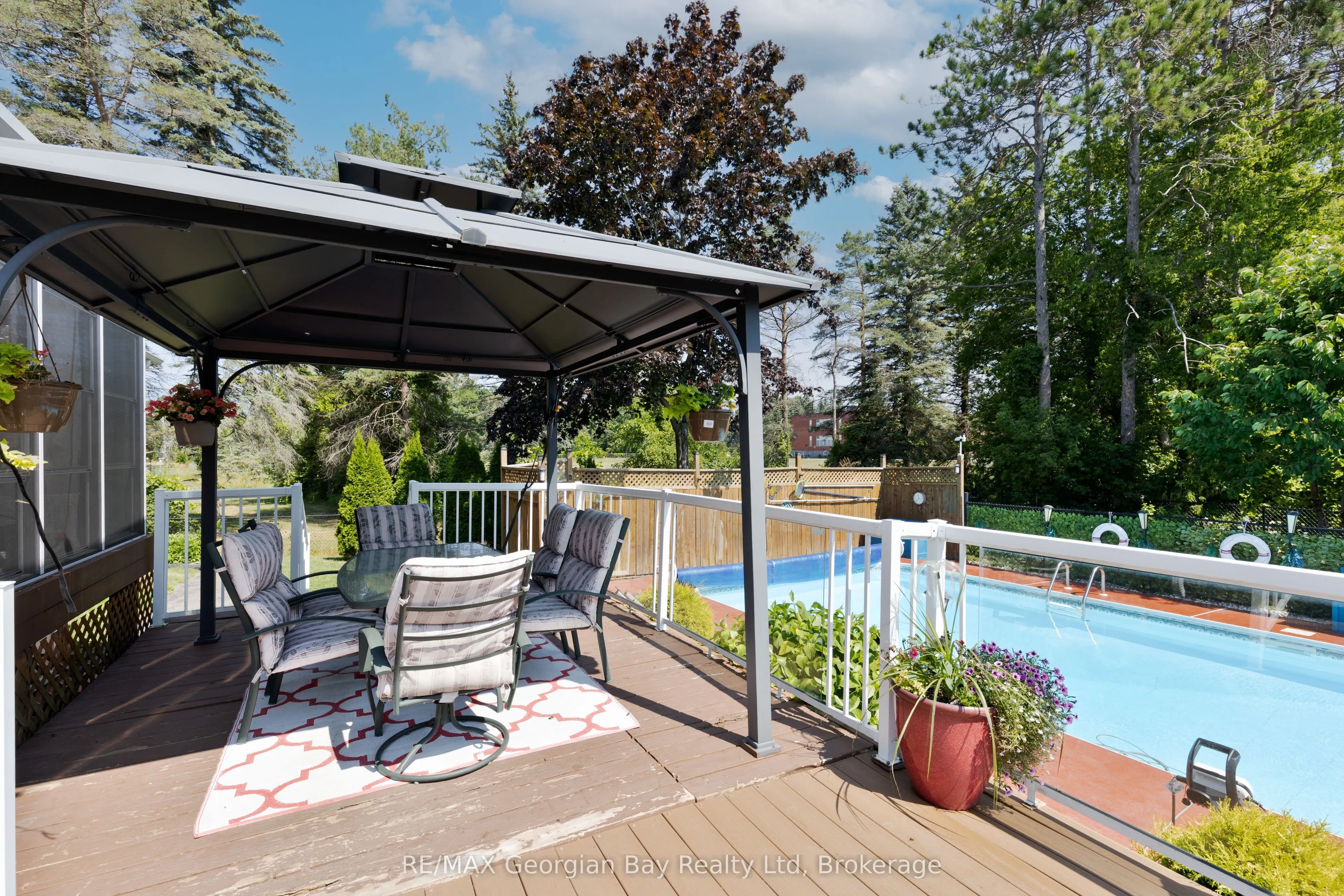 739 SIMCOE Avenue