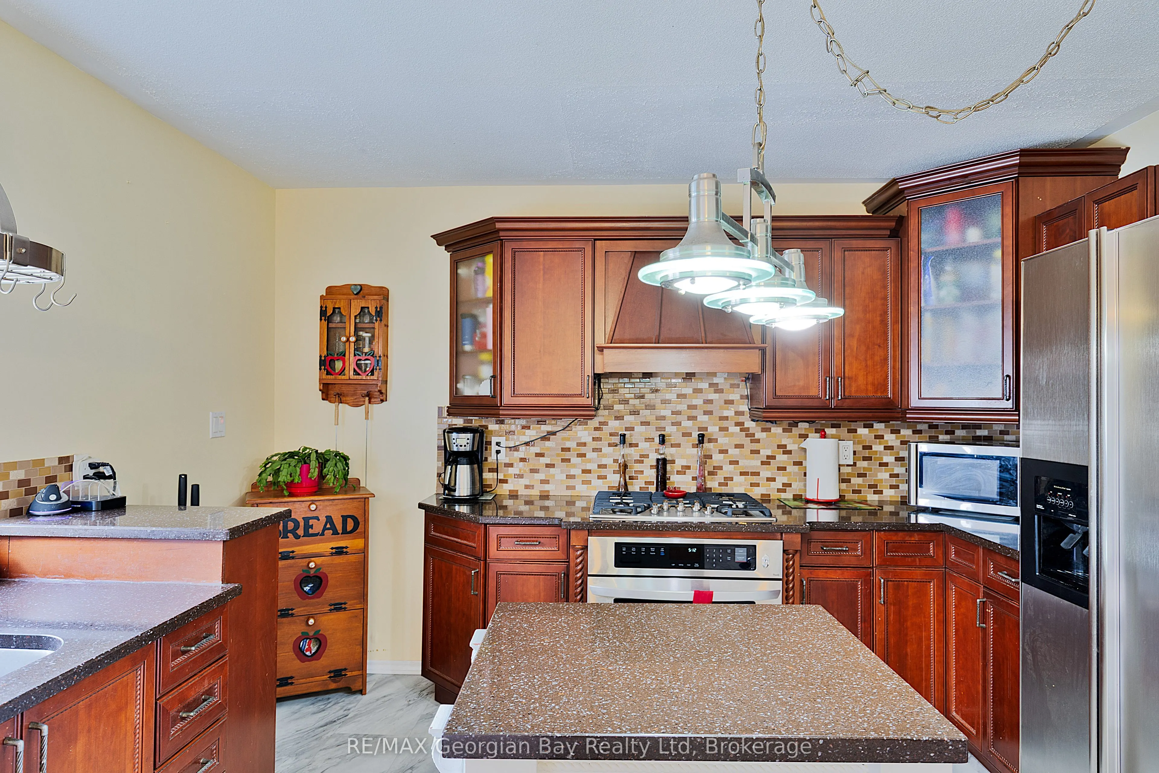 739 SIMCOE Avenue