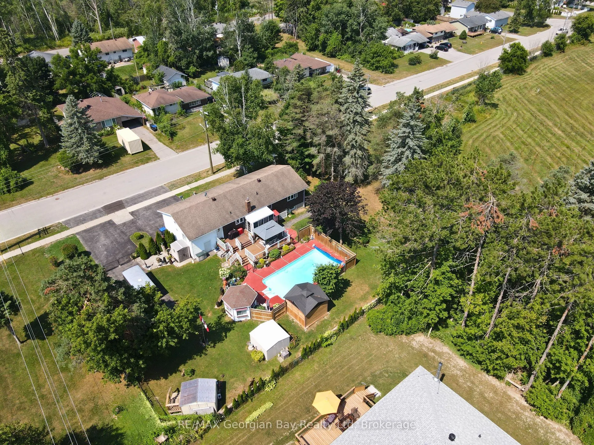 739 SIMCOE Avenue