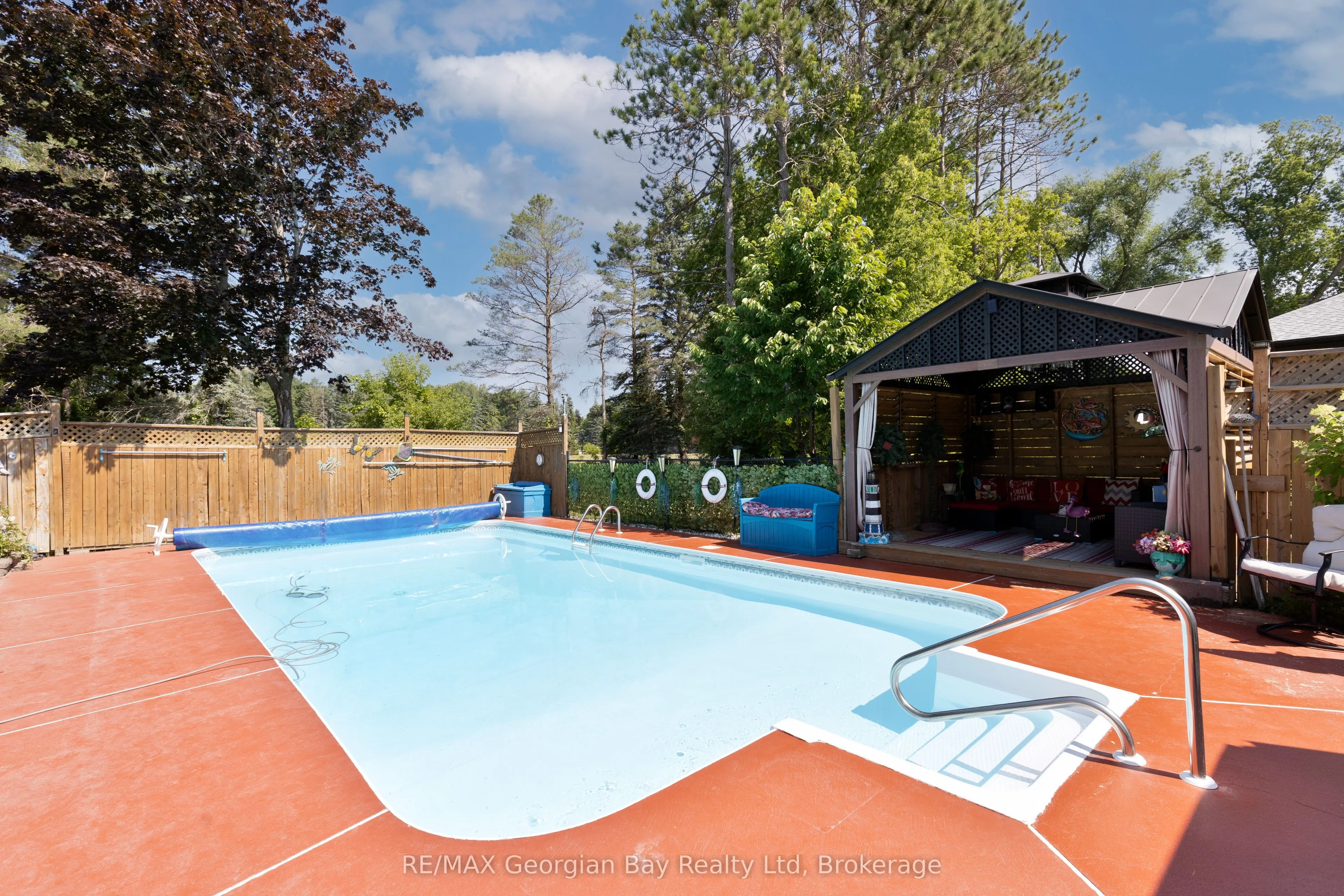 739 SIMCOE Avenue