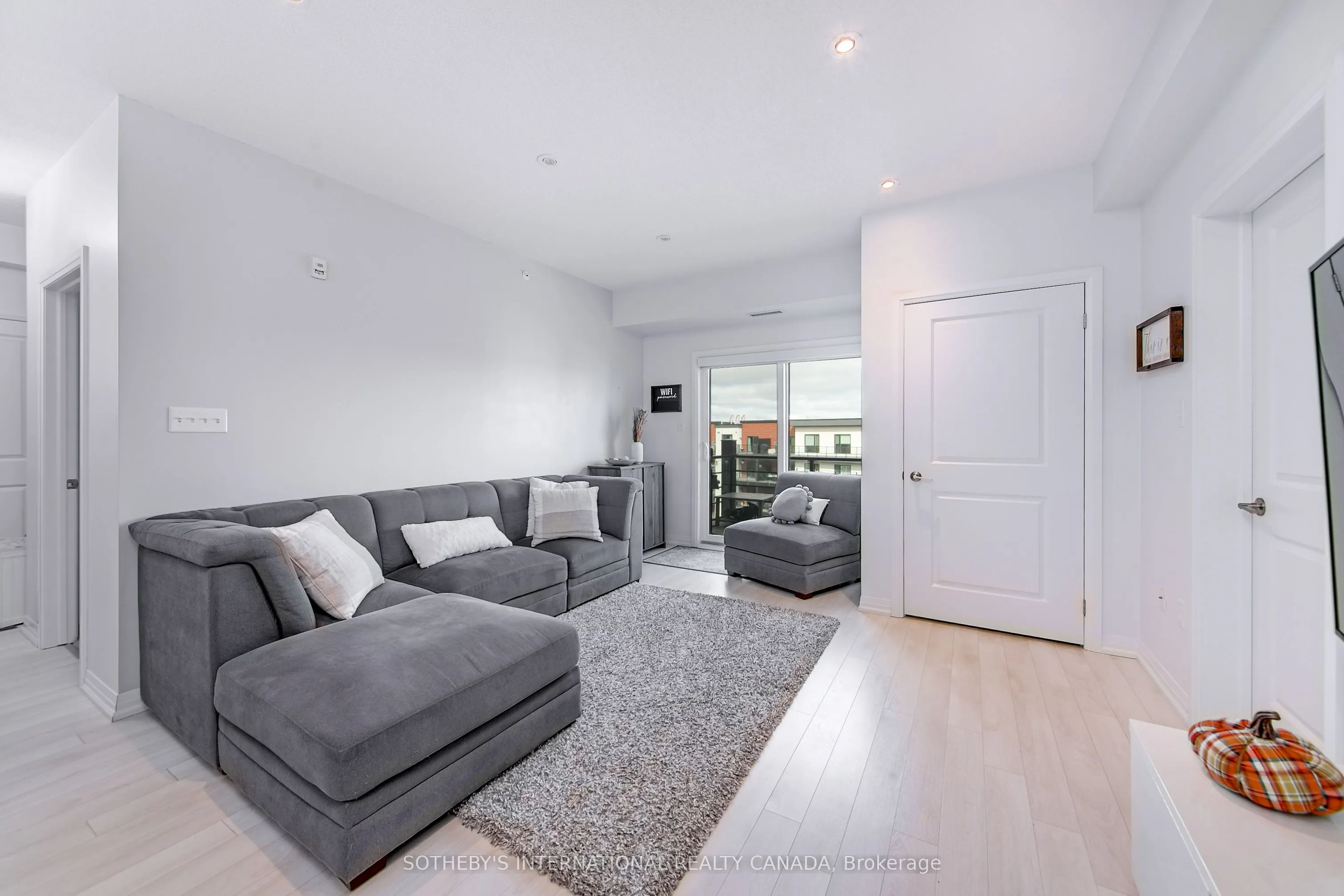 304 Essa Road, #609