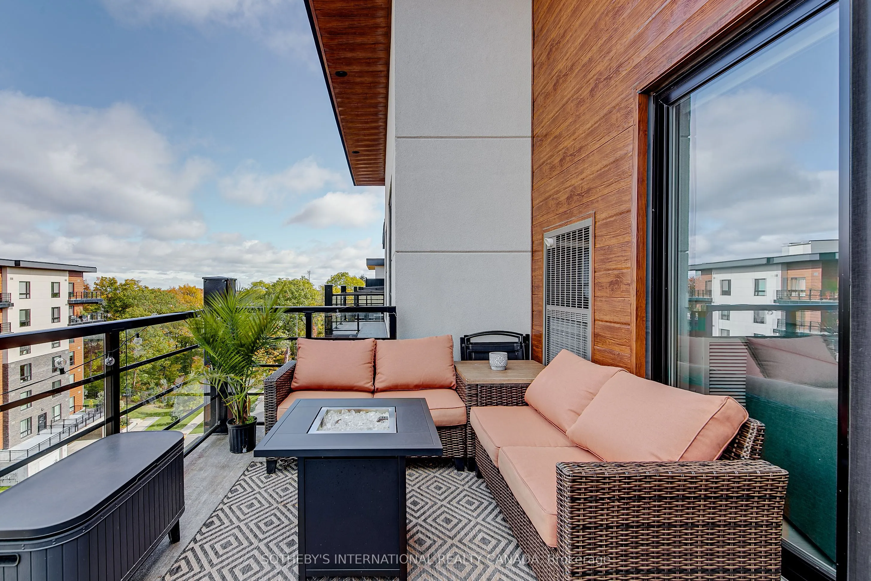 304 Essa Road, #609