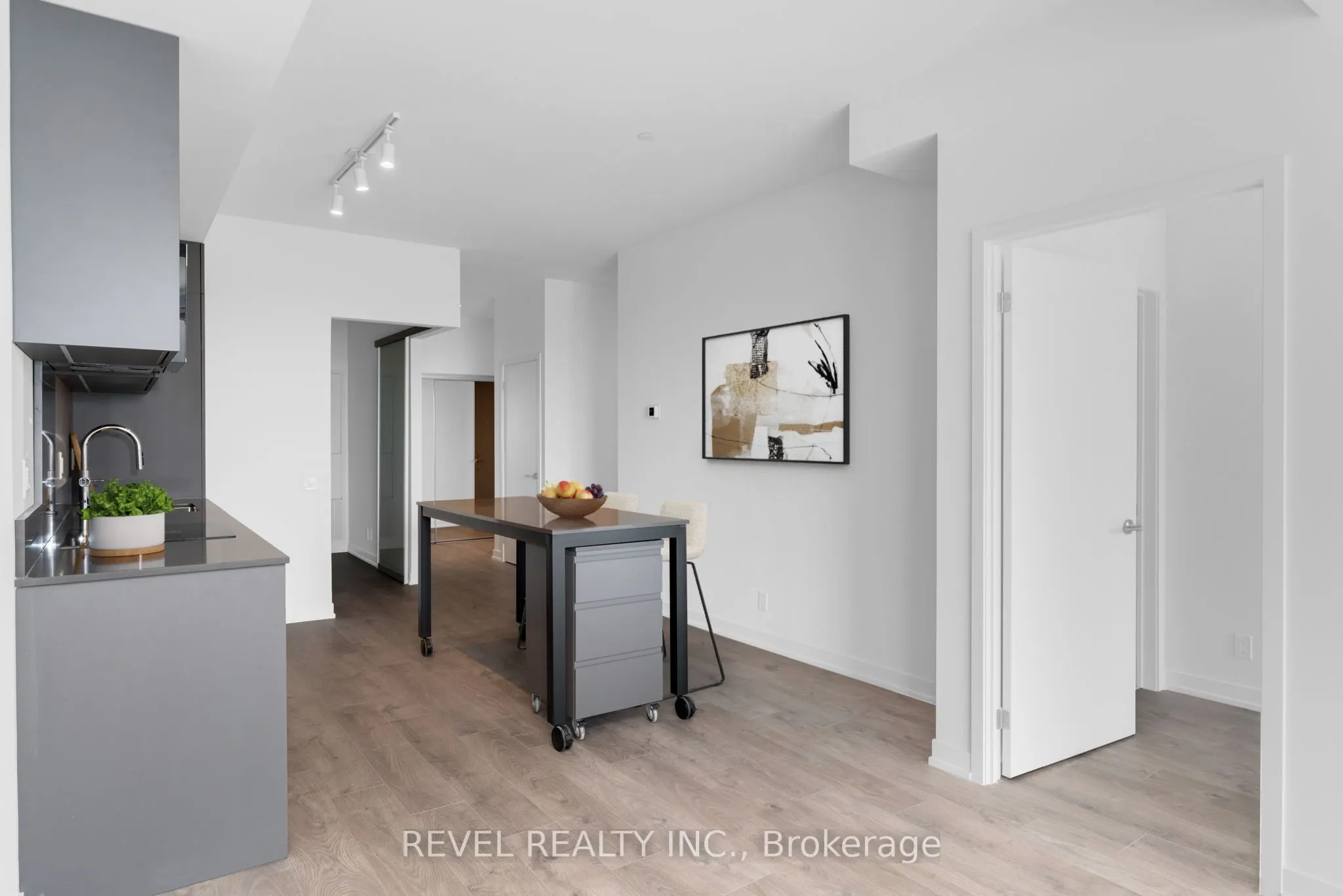 39 Mary Street, #1012