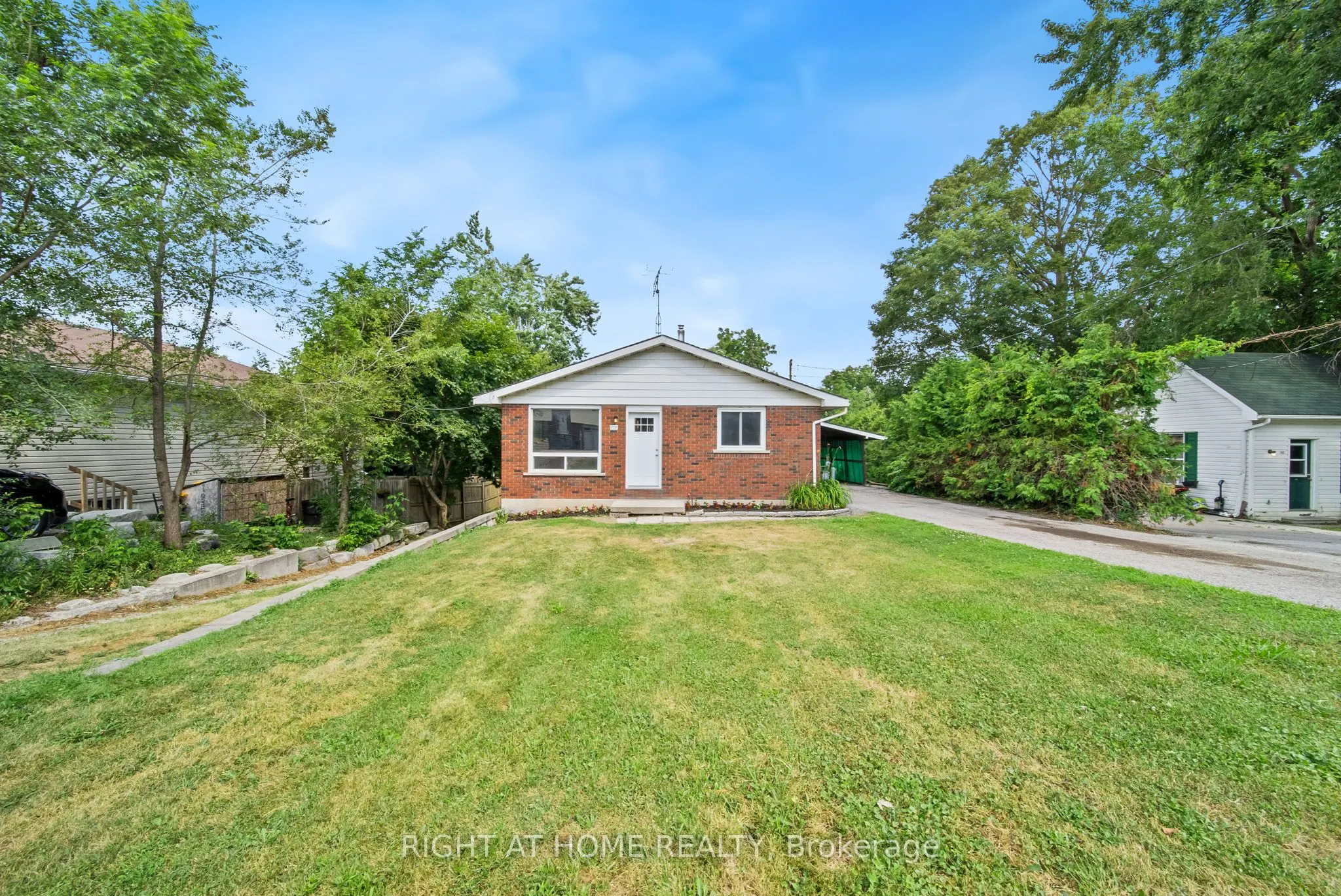 138 Simcoe Street