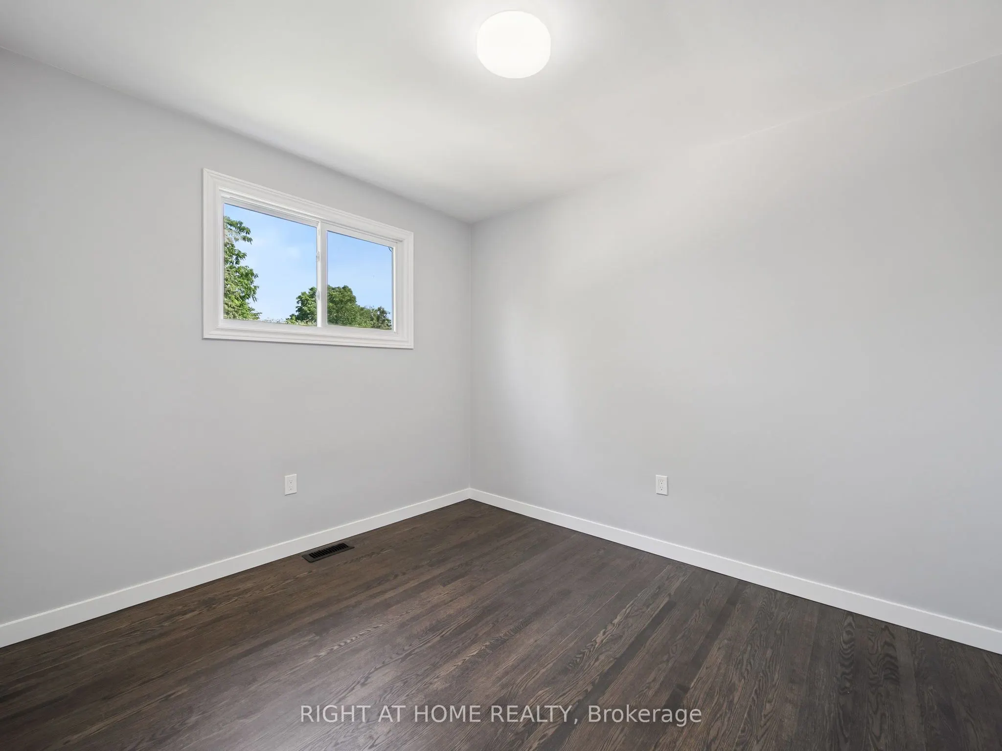 138 Simcoe Street