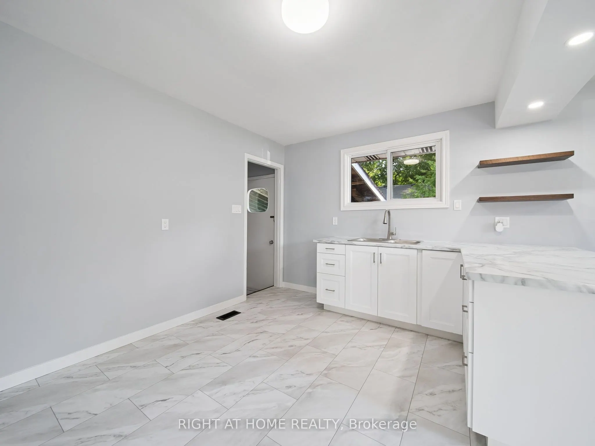 138 Simcoe Street