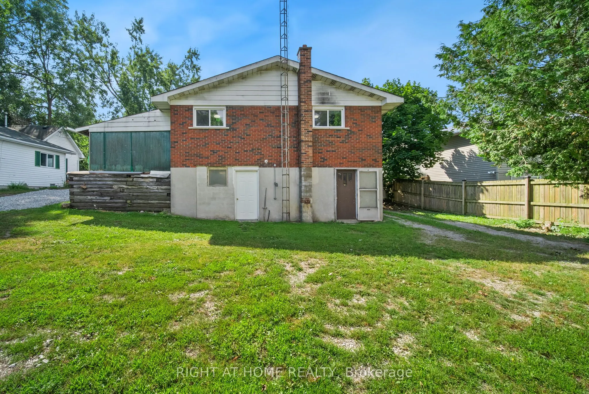 138 Simcoe Street